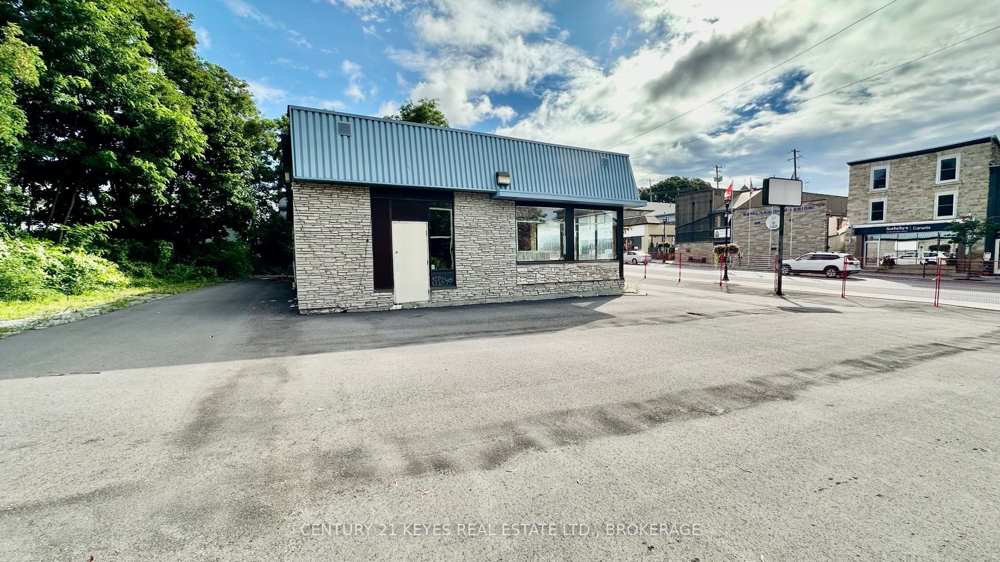 50 King Street Property Photo 2