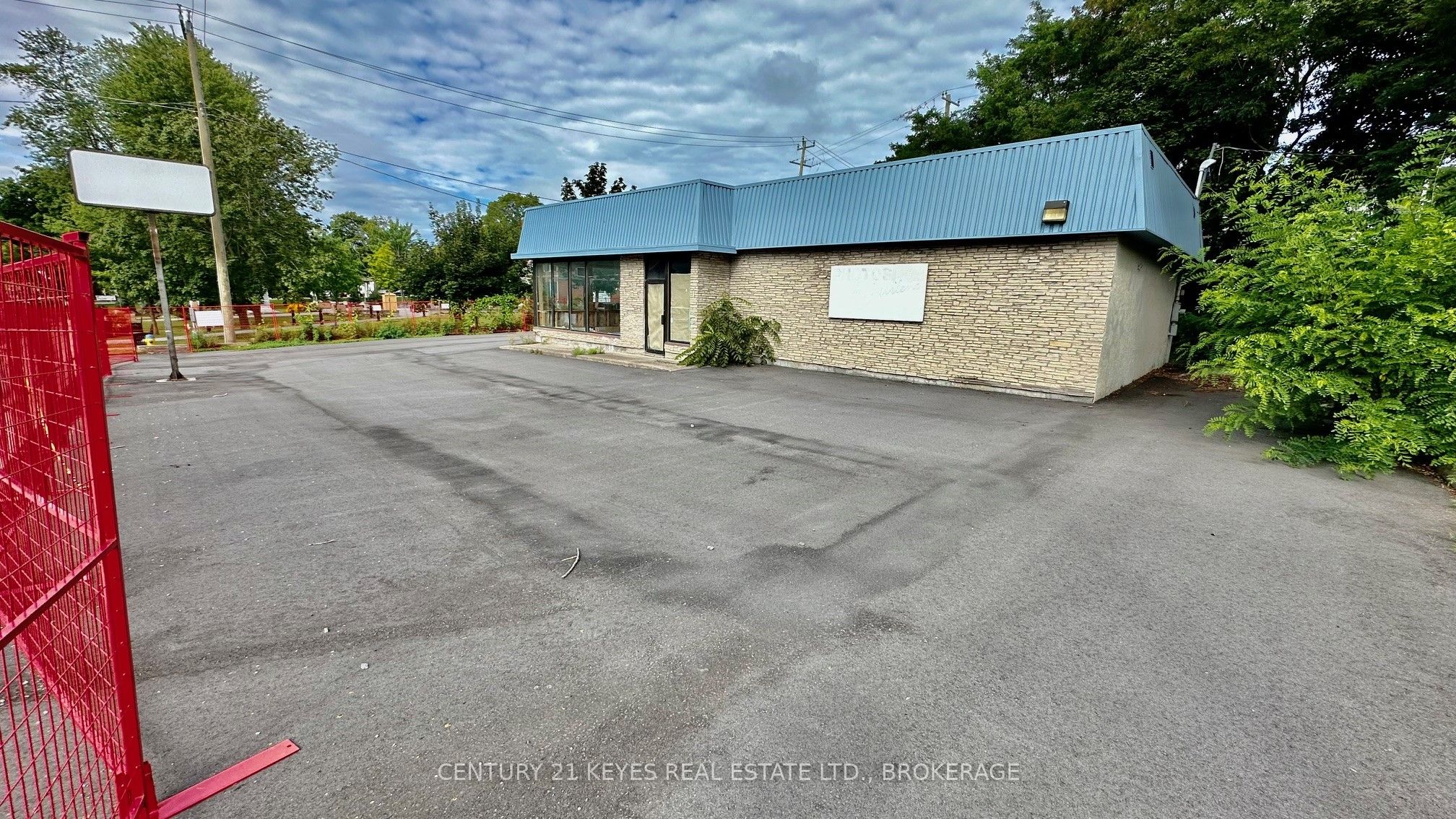 50 King Street Property Photo 3
