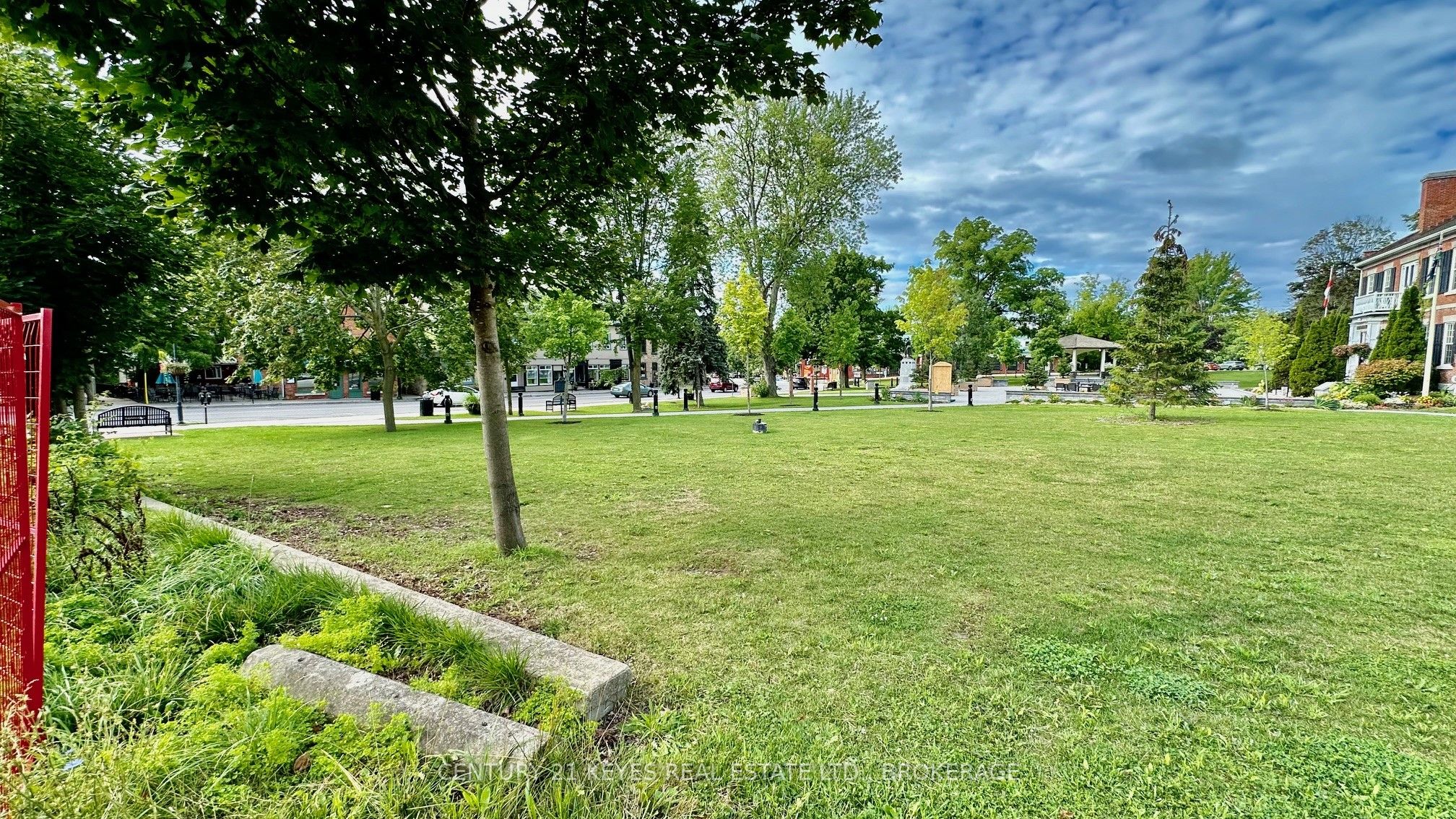 50 King Street Property Photo 11