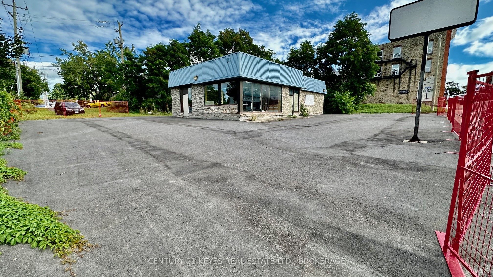 50 King Street Property Photo 2