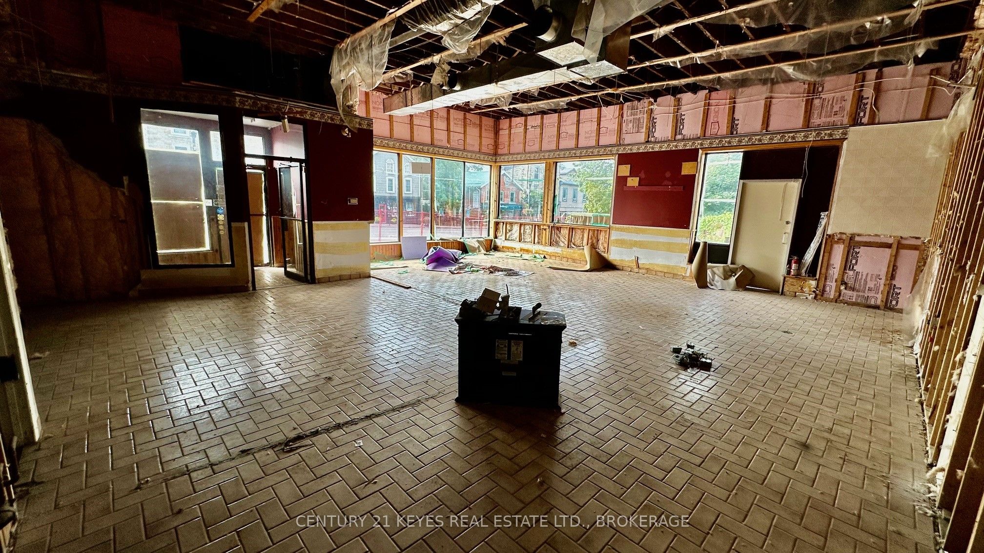 50 King Street Property Photo 8