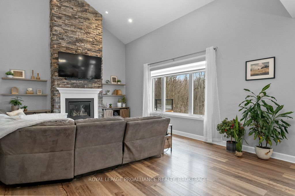 724 Riverview Way Property Photo 5