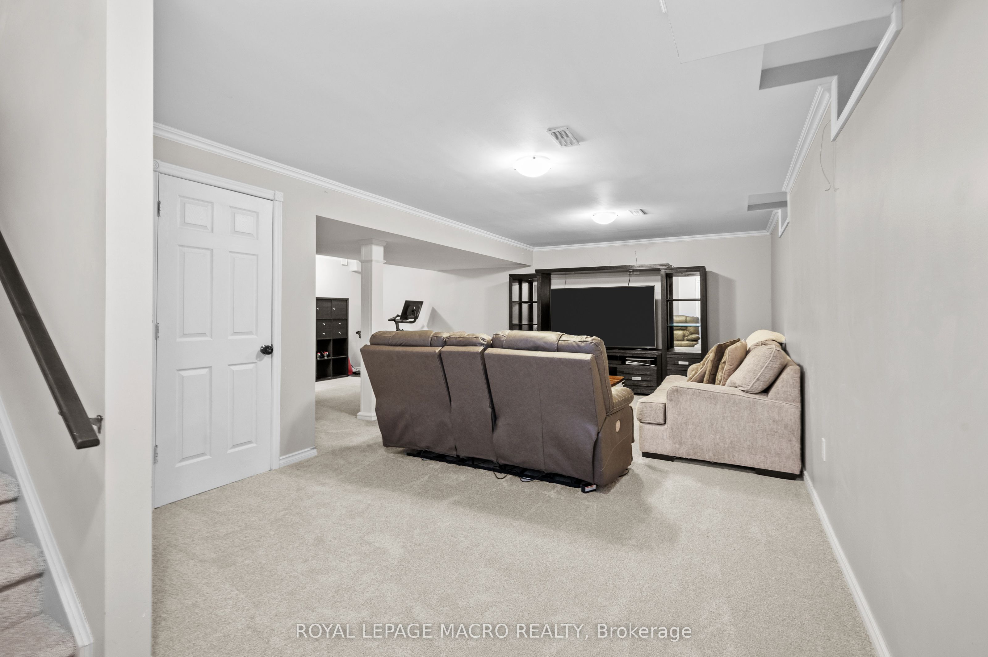 44 Pelech Crescent Property Photo 35