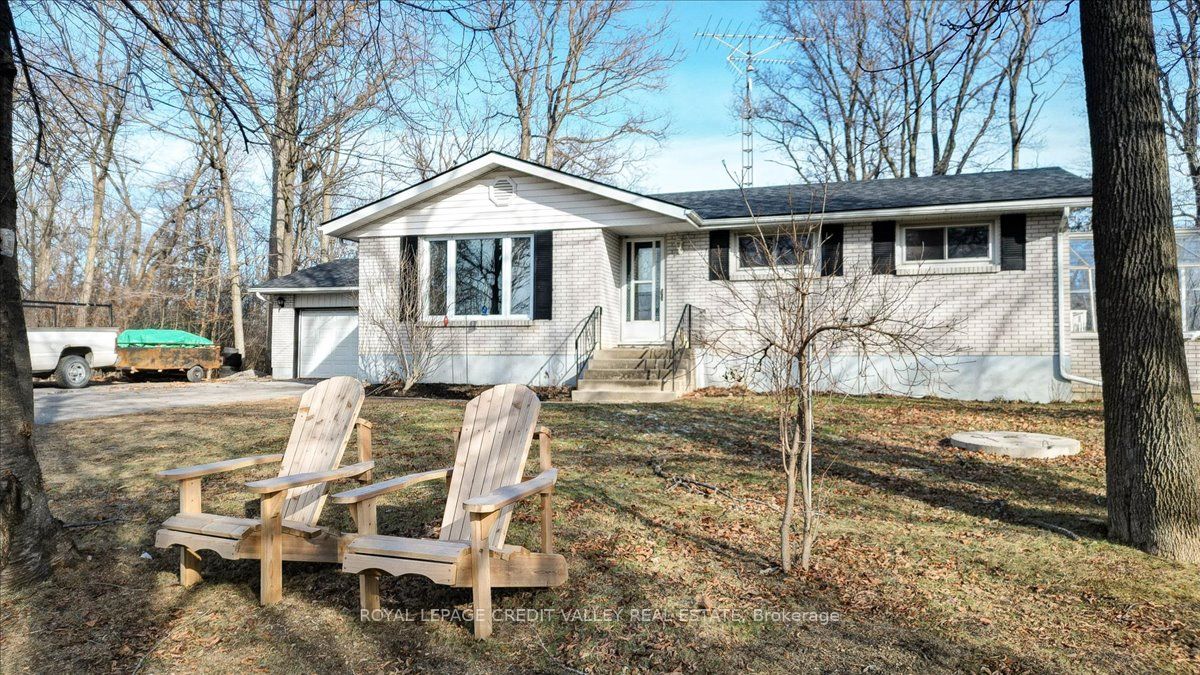 170 Crofton Road N Property Photo 2
