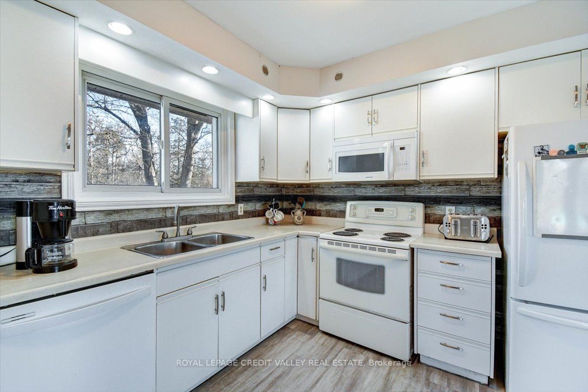 170 Crofton Road N Property Photo 12