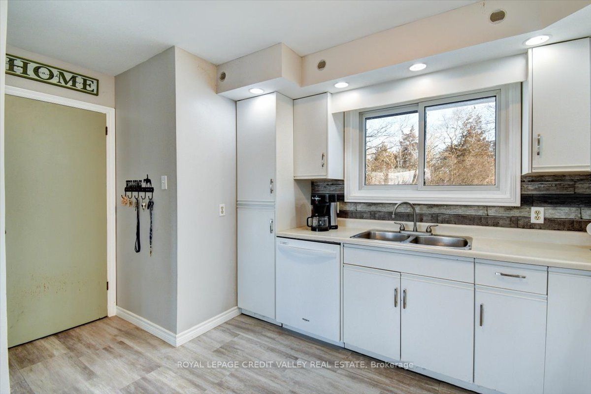 170 Crofton Road N Property Photo 15