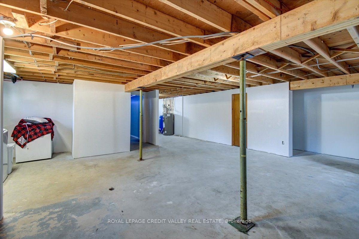 170 Crofton Road N Property Photo 22