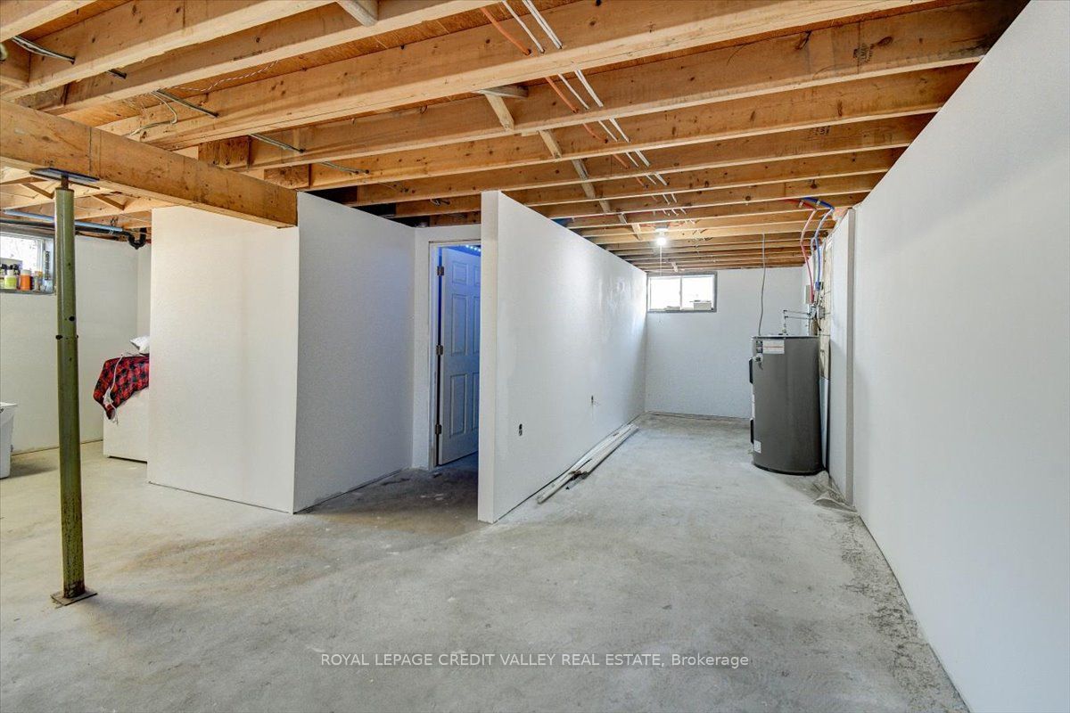 170 Crofton Road N Property Photo 24