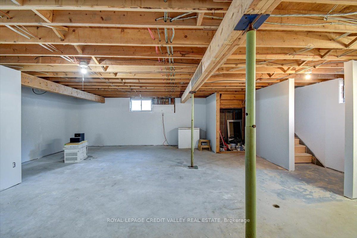 170 Crofton Road N Property Photo 25