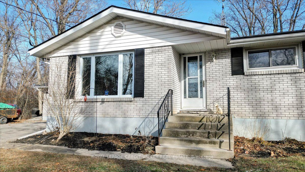 170 Crofton Road N Property Photo 34