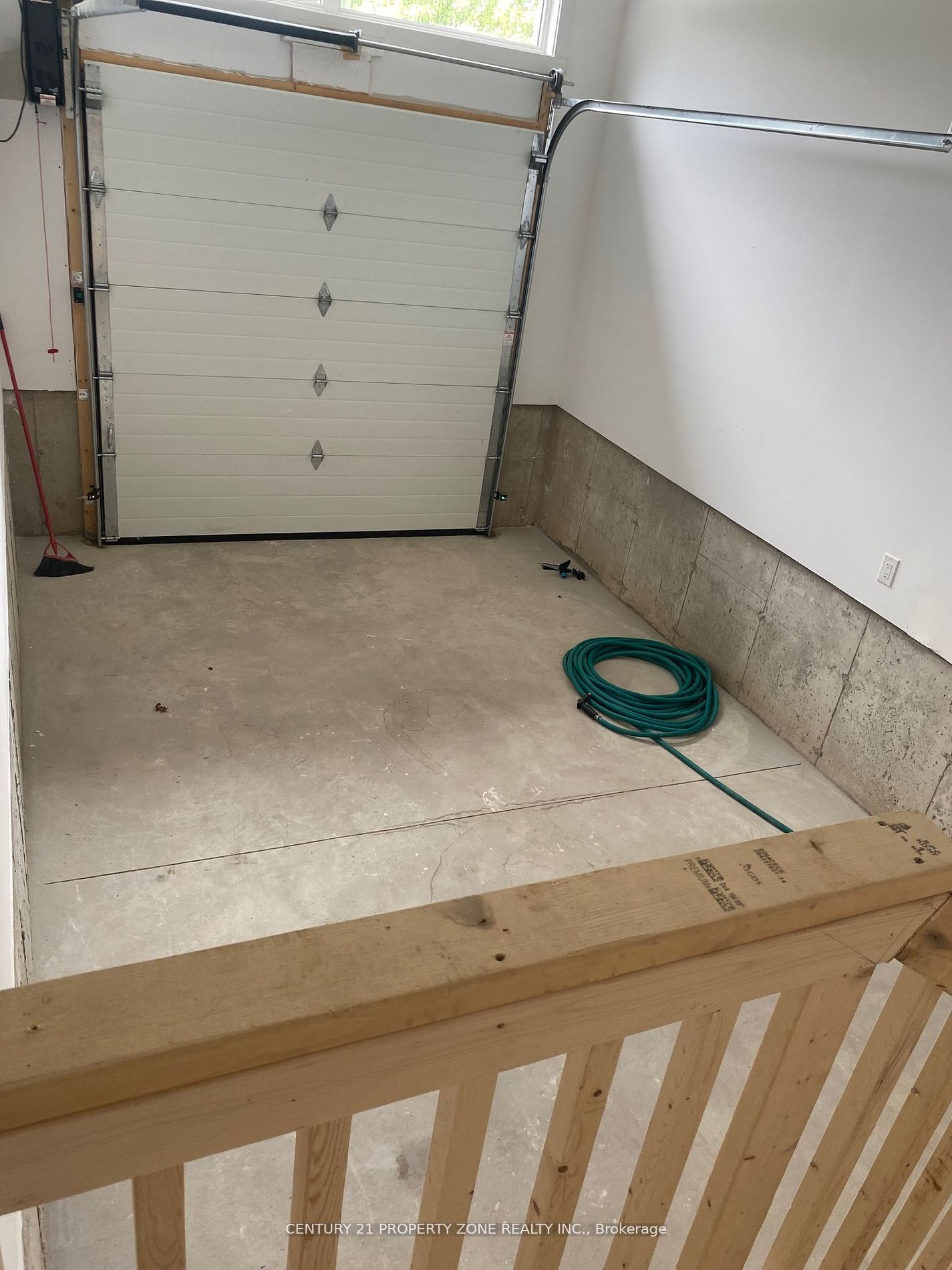 #main - 500 Karn Street Property Photo 18
