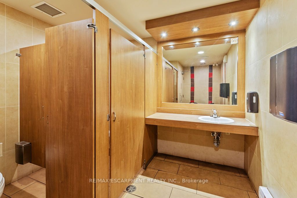 4025 Dorchester Road Property Photo 17
