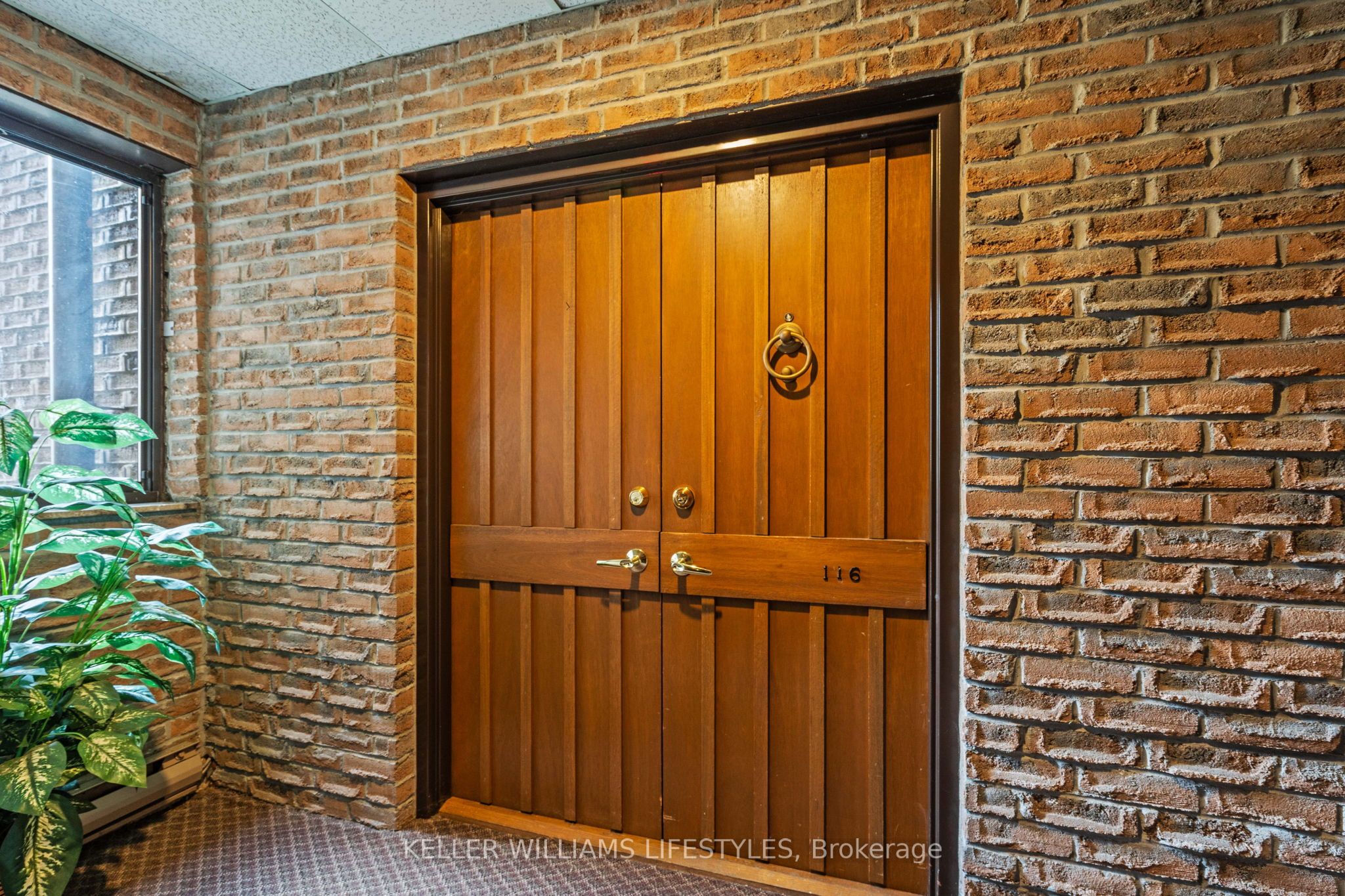 #116 - 300 Everglade Crescent Property Photo 4