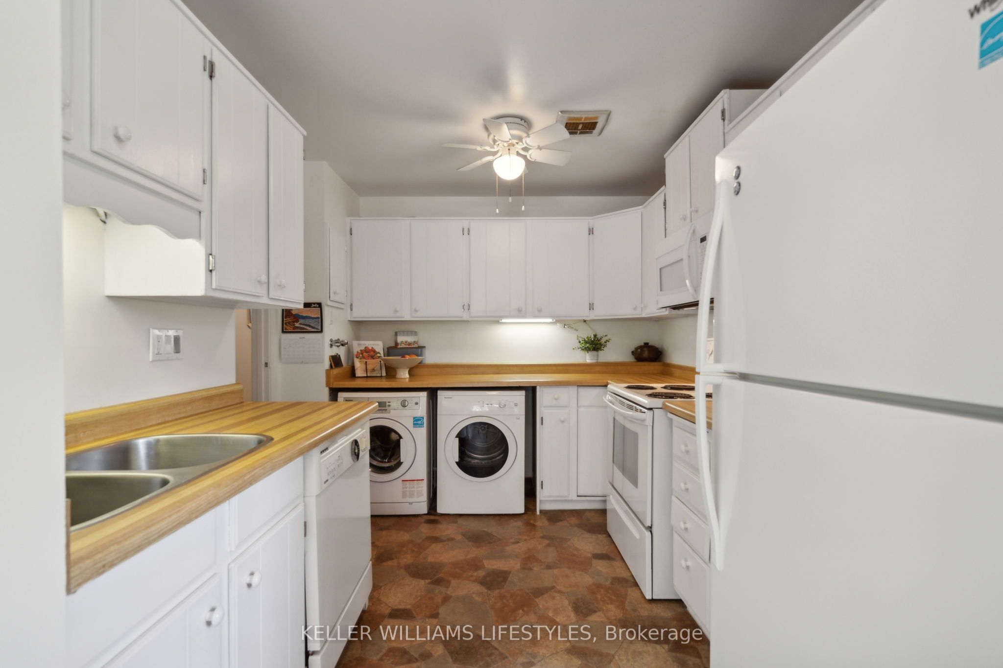 #116 - 300 Everglade Crescent Property Photo 18