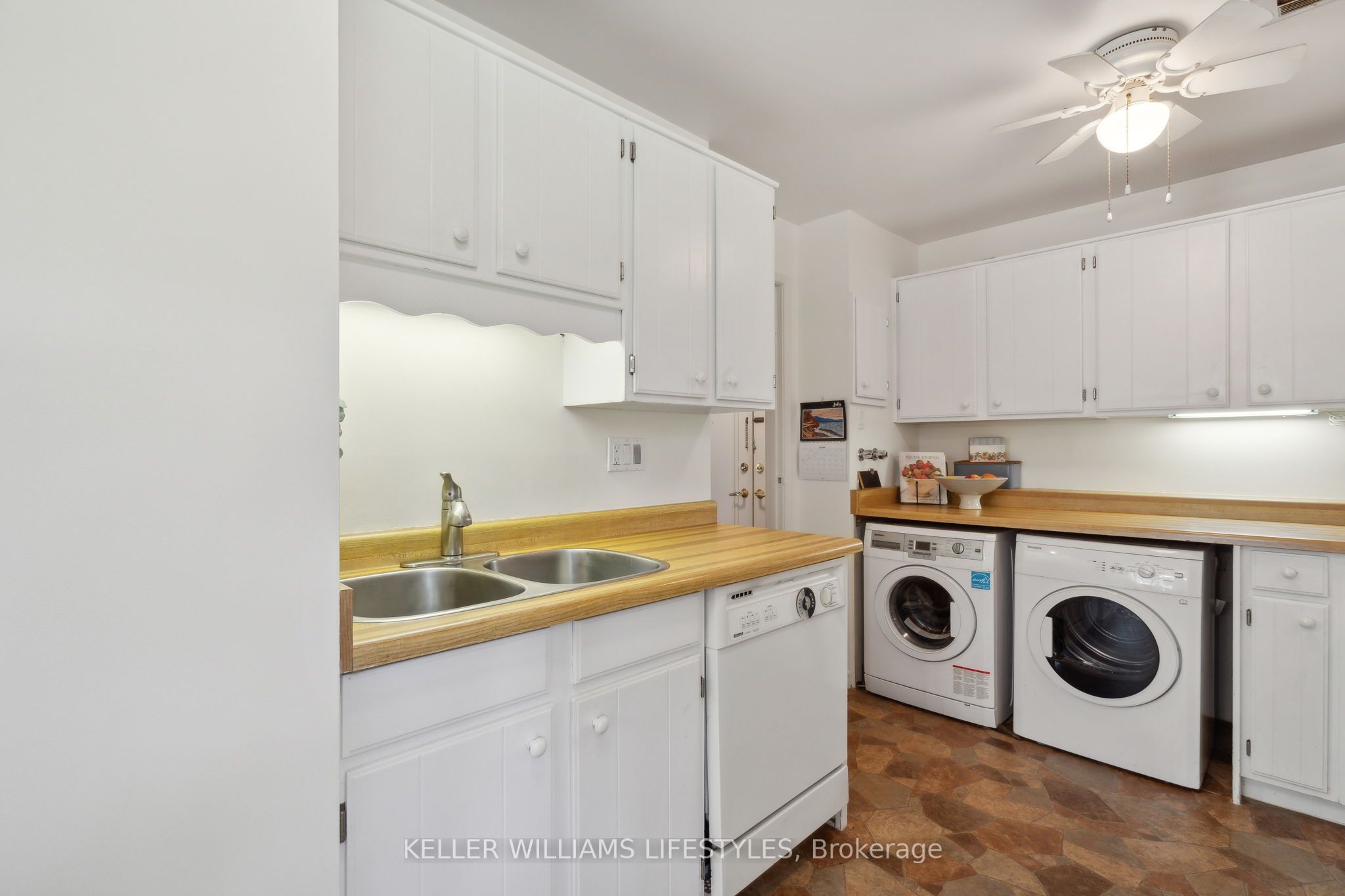 #116 - 300 Everglade Crescent Property Photo 19