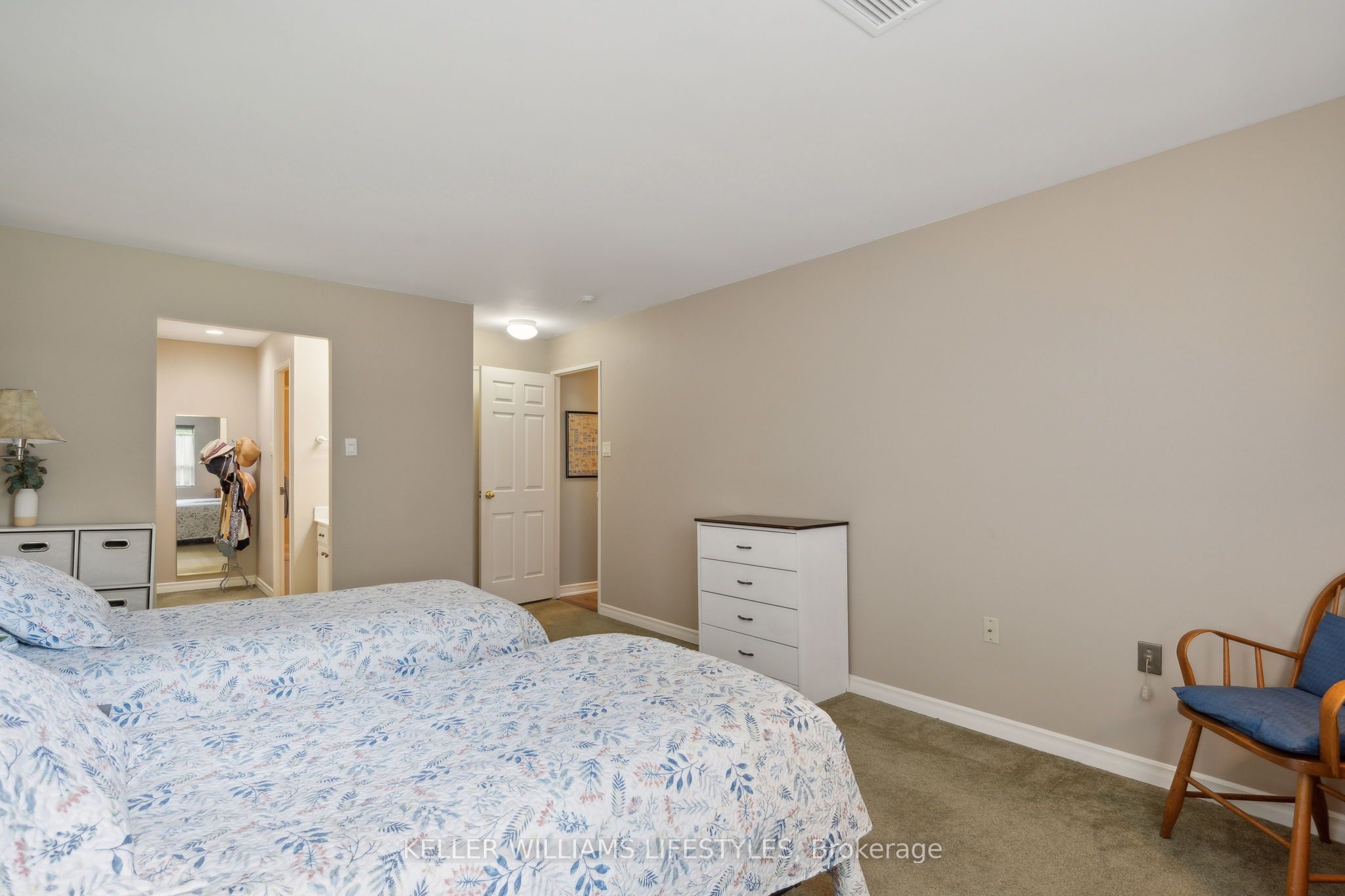 #116 - 300 Everglade Crescent Property Photo 27