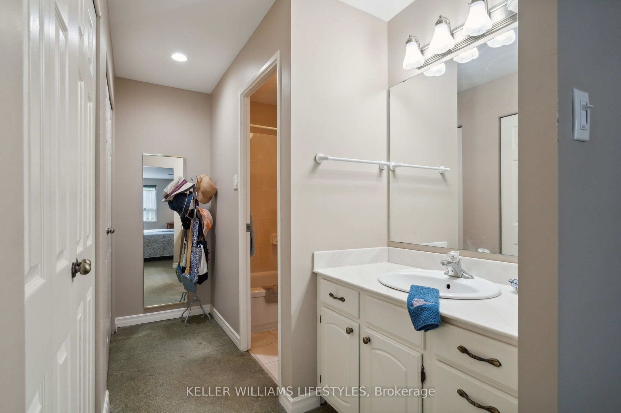 #116 - 300 Everglade Crescent Property Photo 28