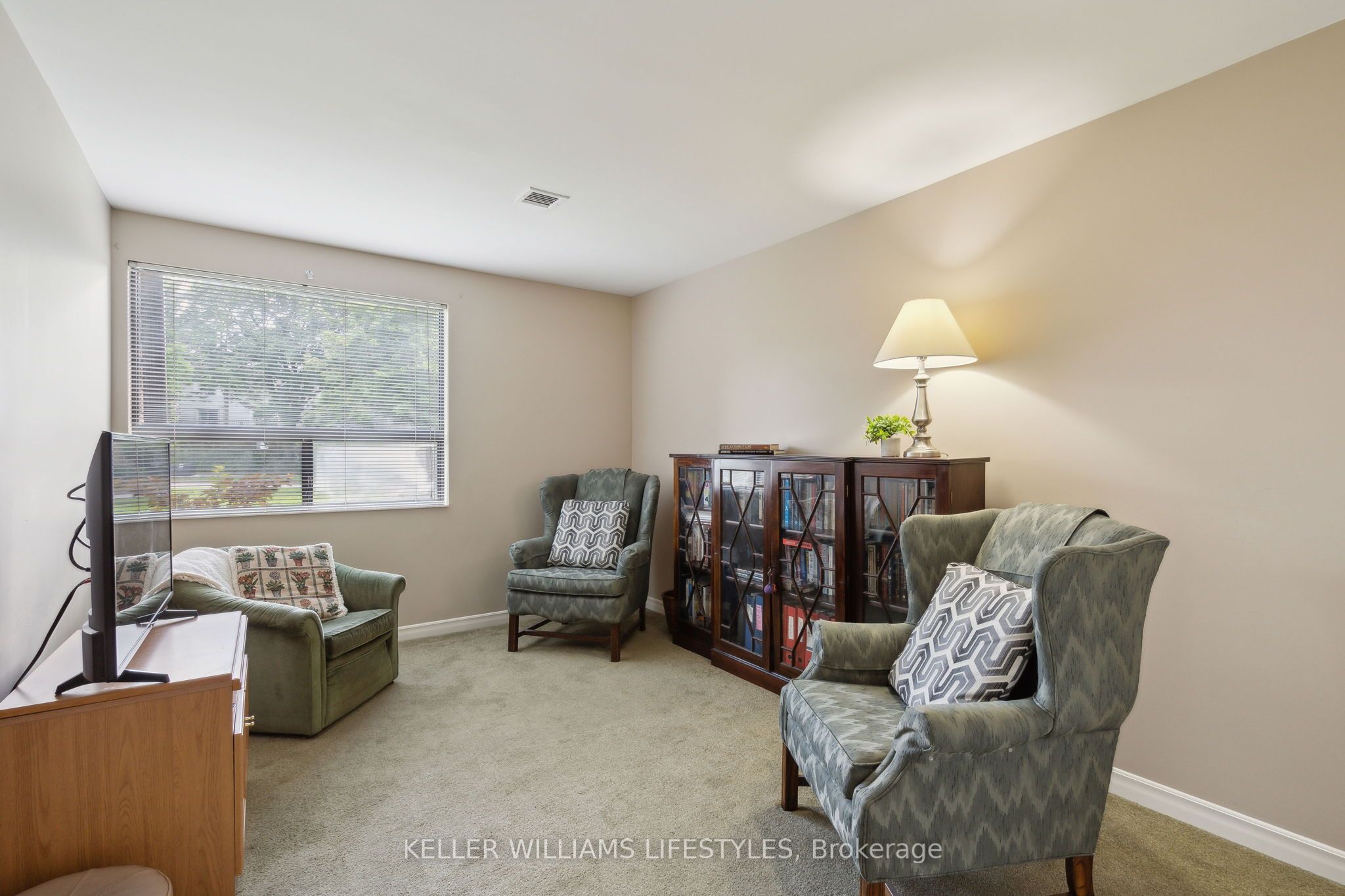 #116 - 300 Everglade Crescent Property Photo 30