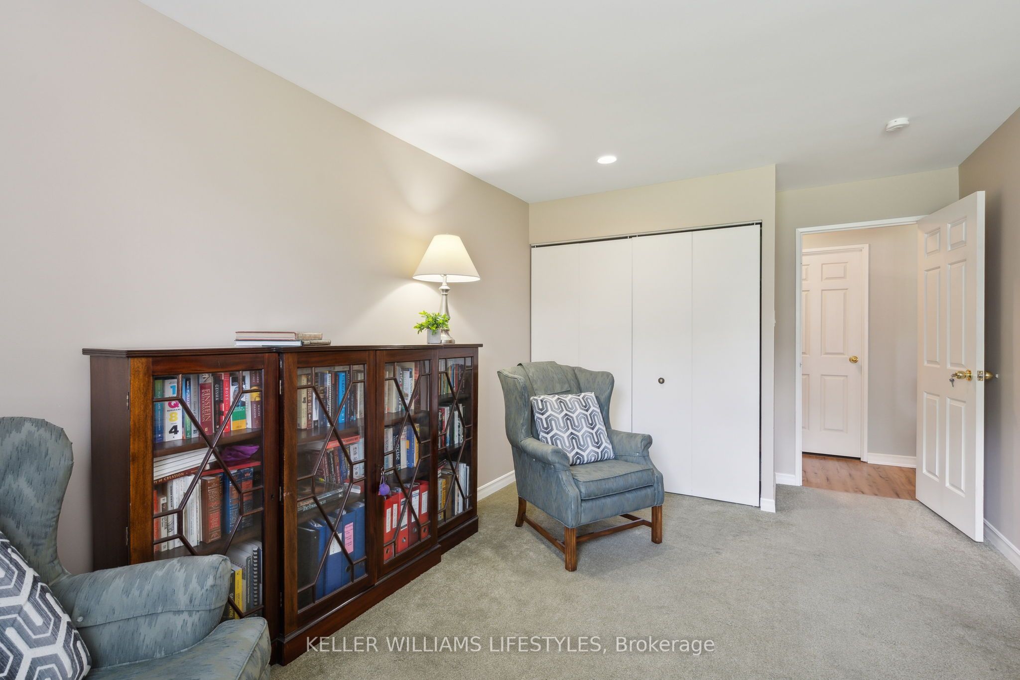 #116 - 300 Everglade Crescent Property Photo 32