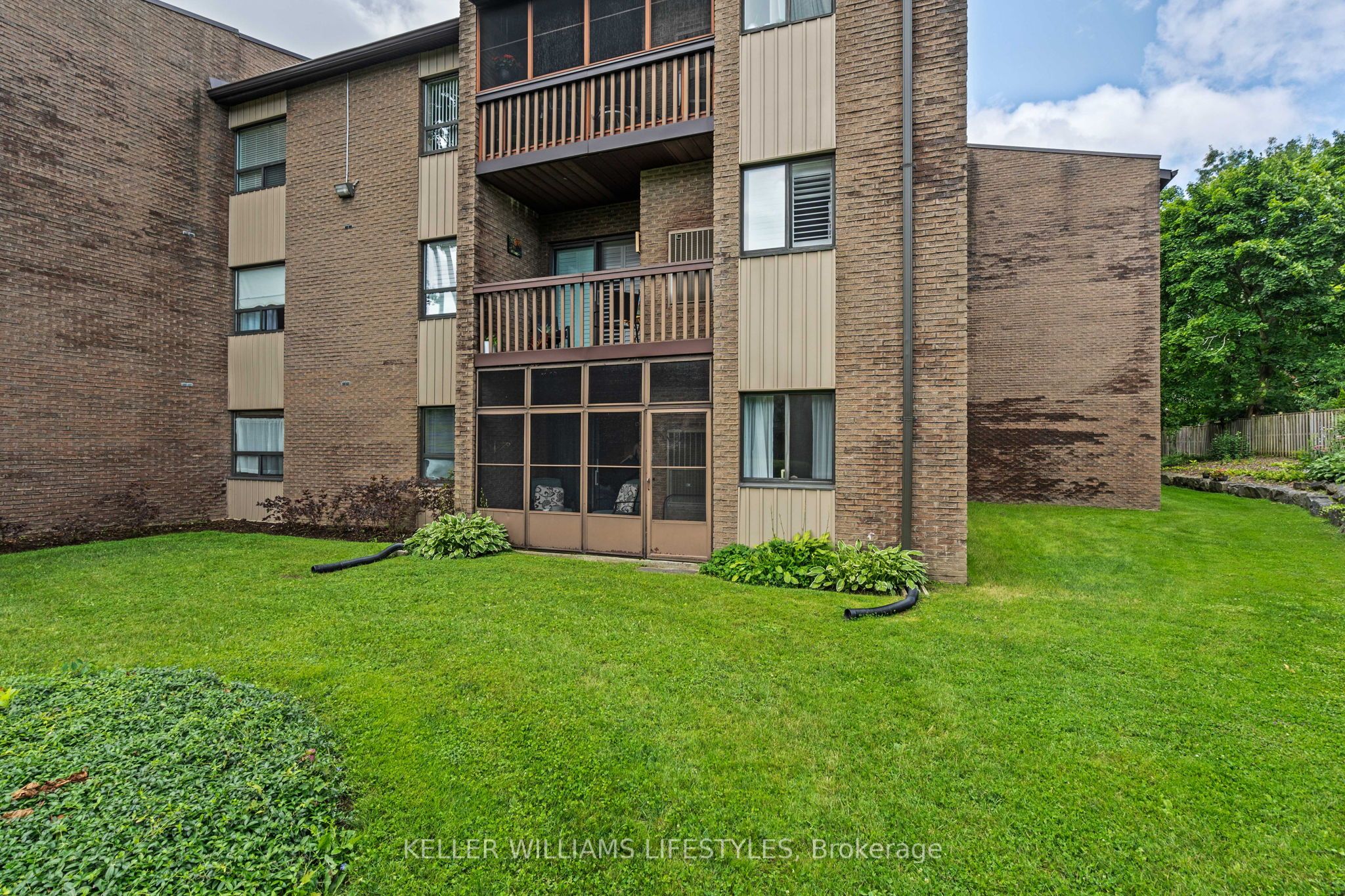 #116 - 300 Everglade Crescent Property Photo 36