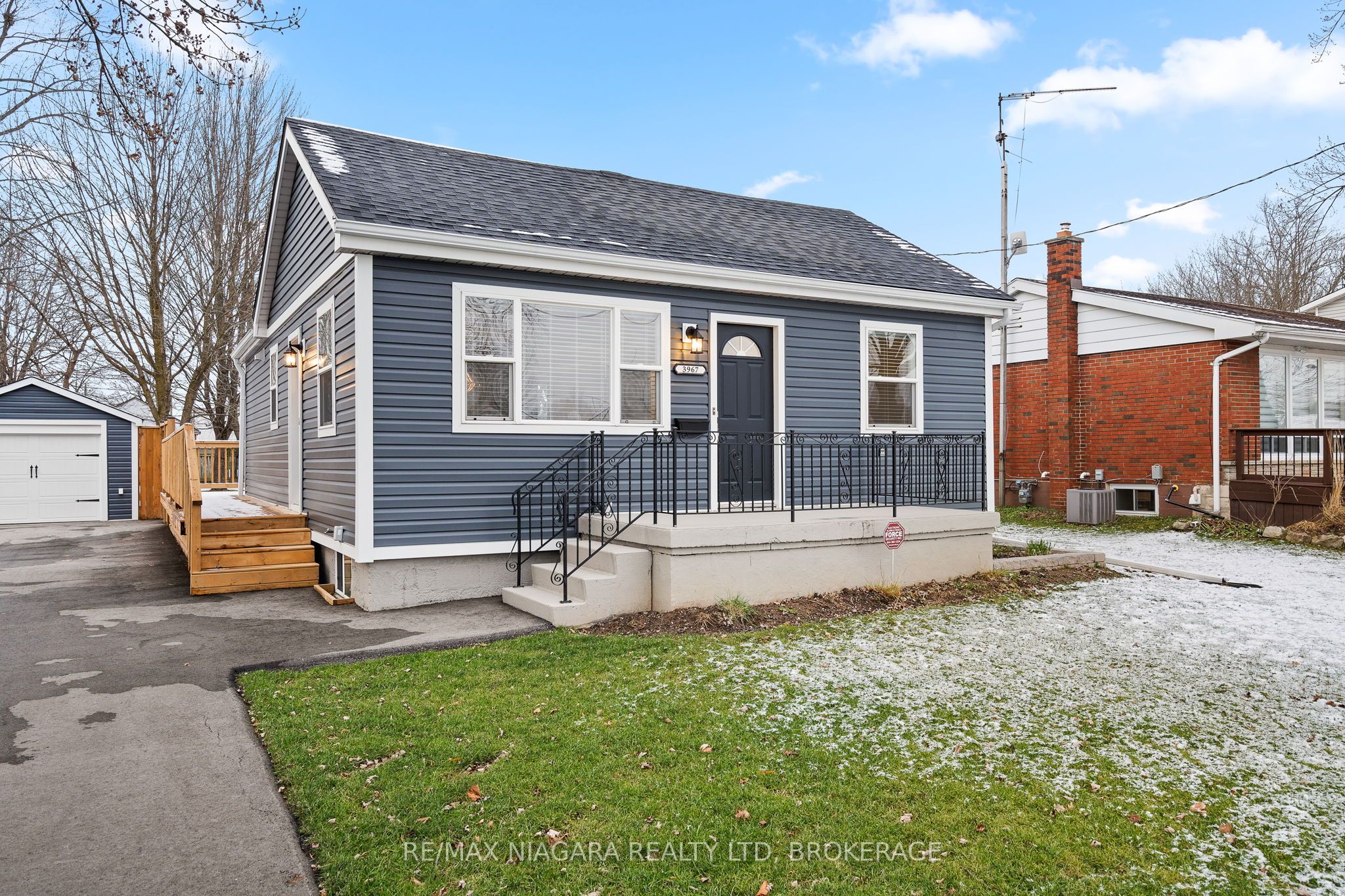 3967 Welland Street Property Photo 1