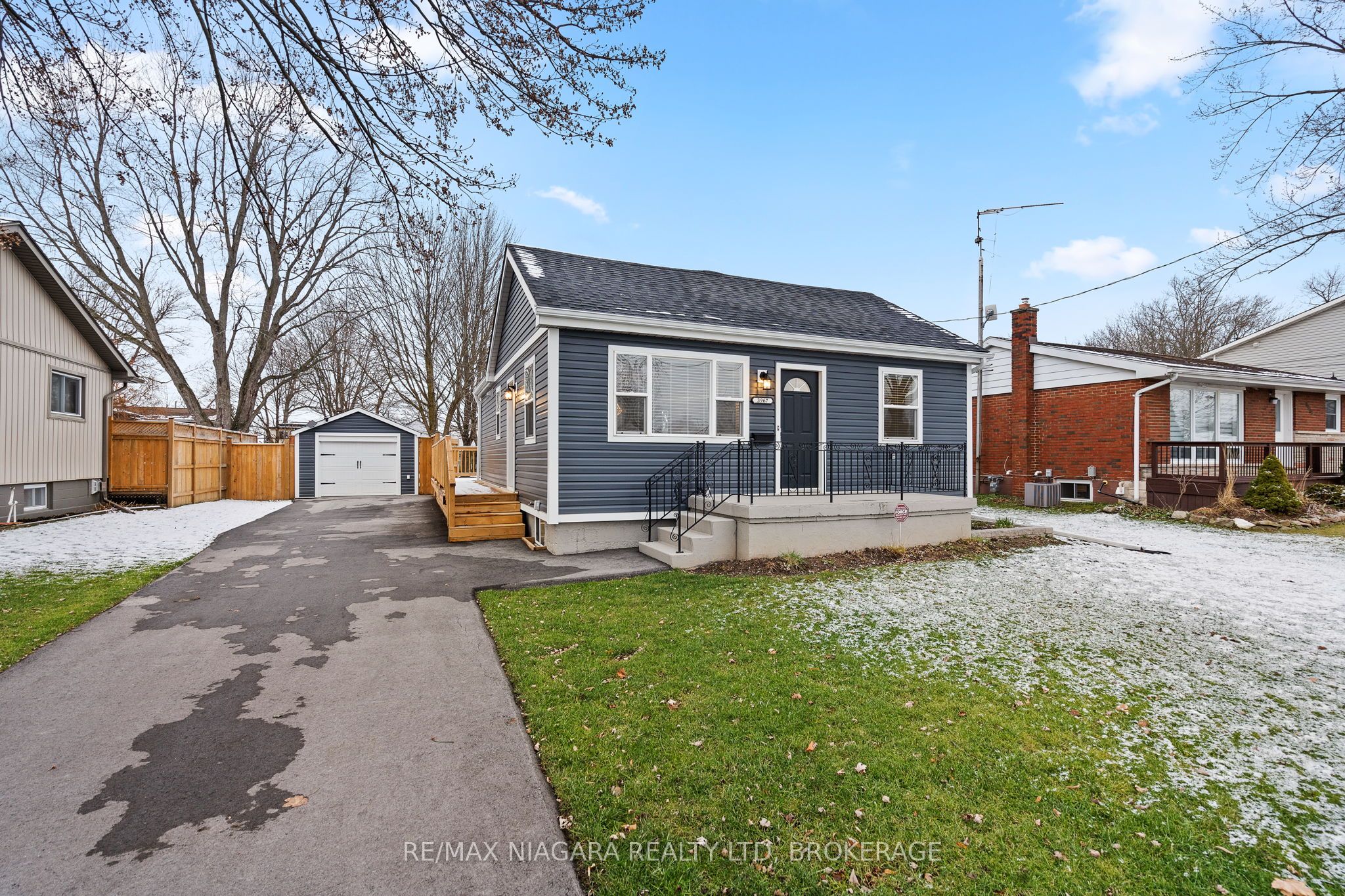 3967 Welland Street Property Photo 2