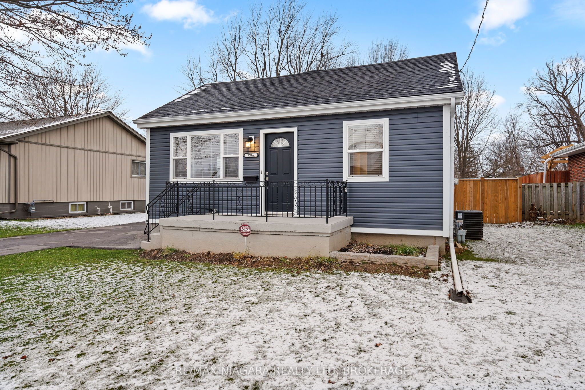 3967 Welland Street Property Photo 3