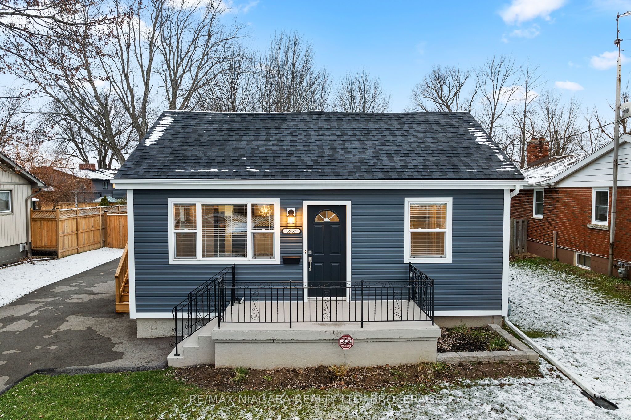 3967 Welland Street Property Photo 4