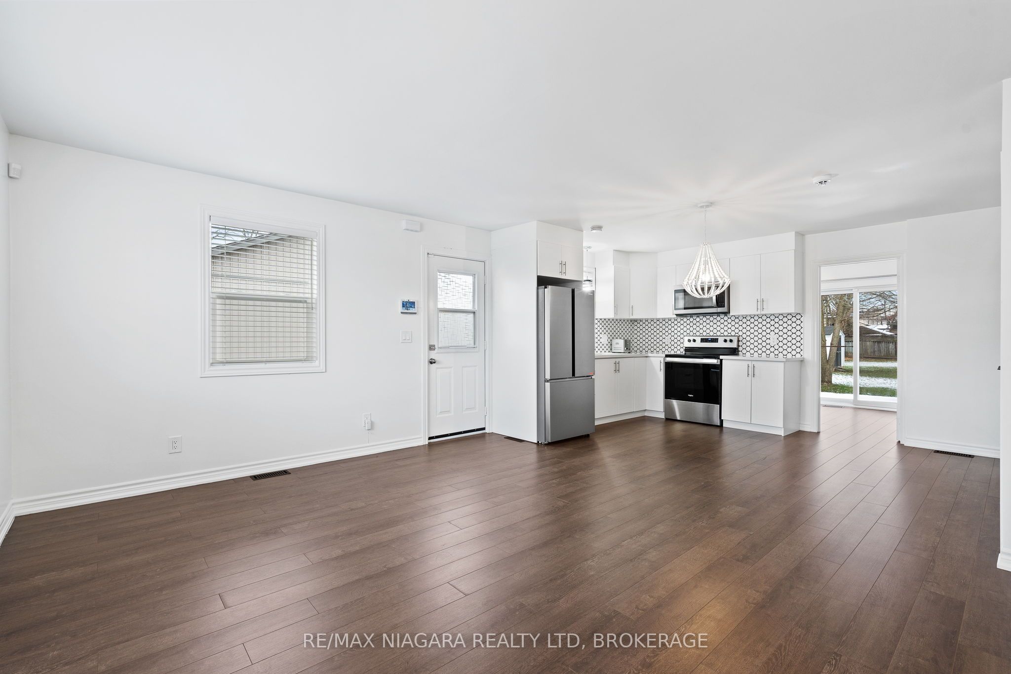 3967 Welland Street Property Photo 7
