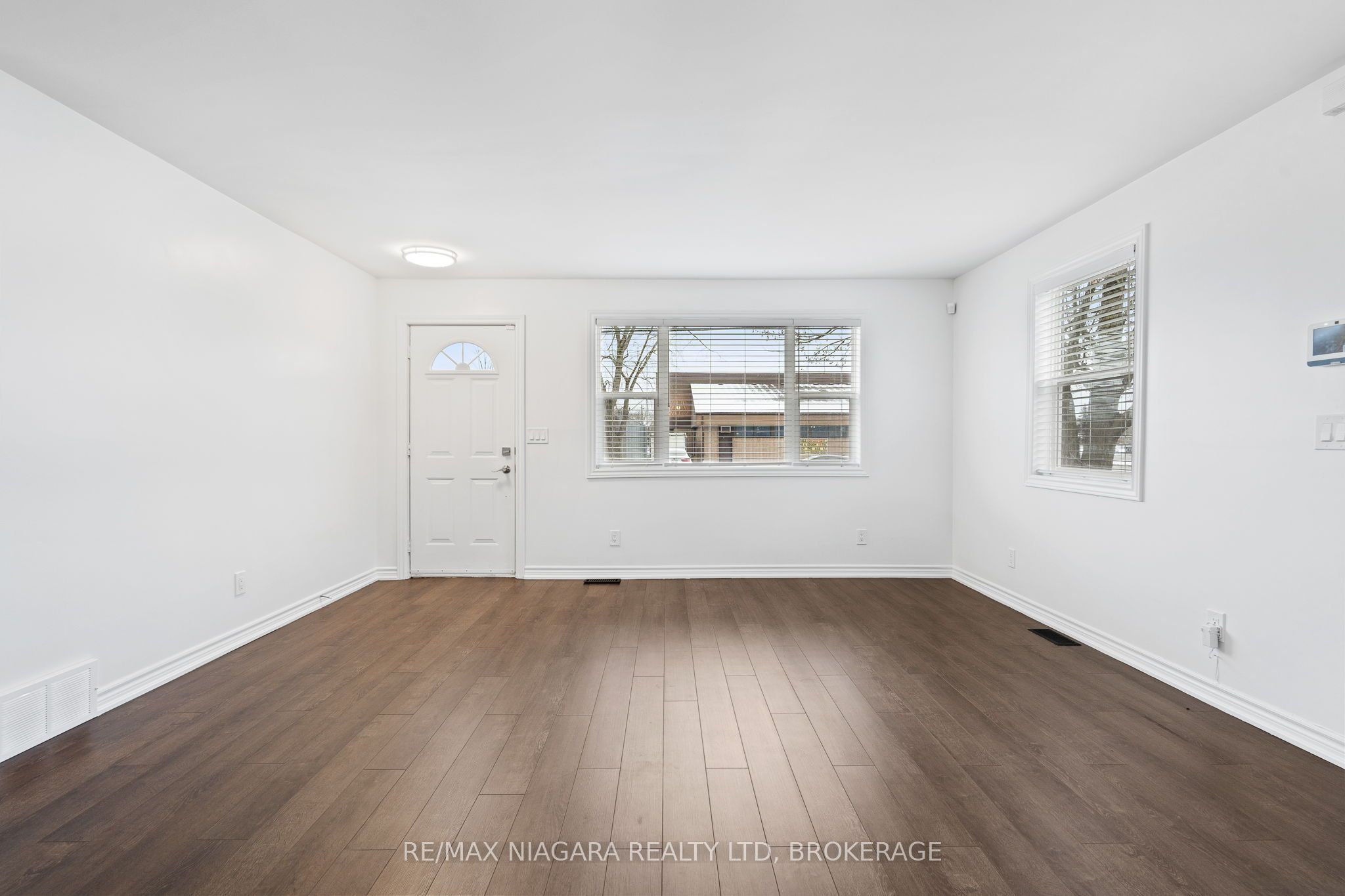 3967 Welland Street Property Photo 8