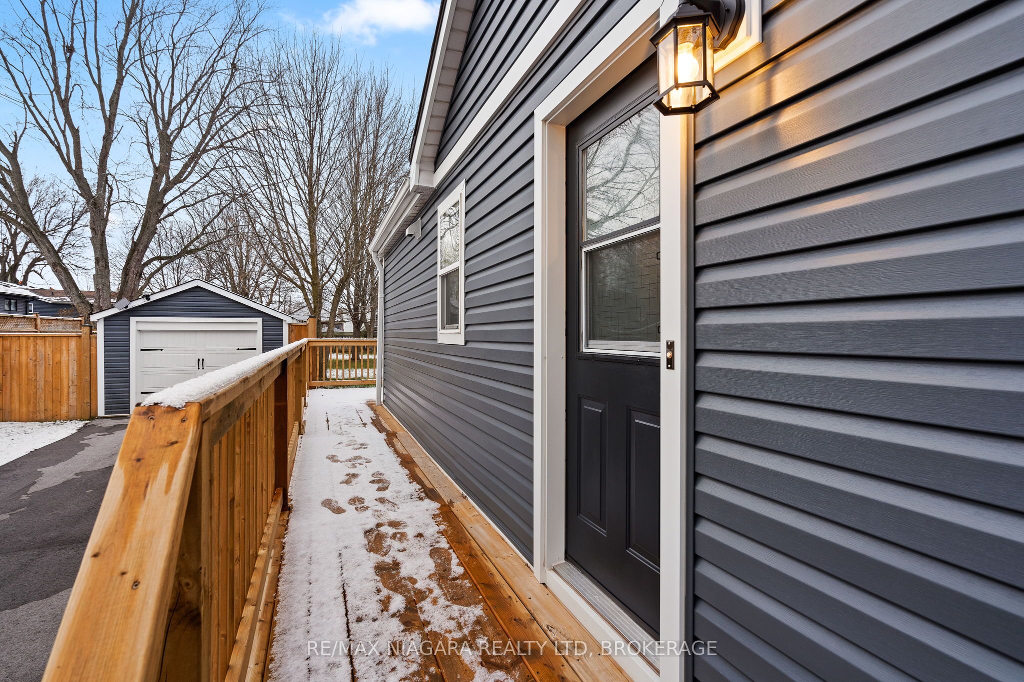 3967 Welland Street Property Photo 25