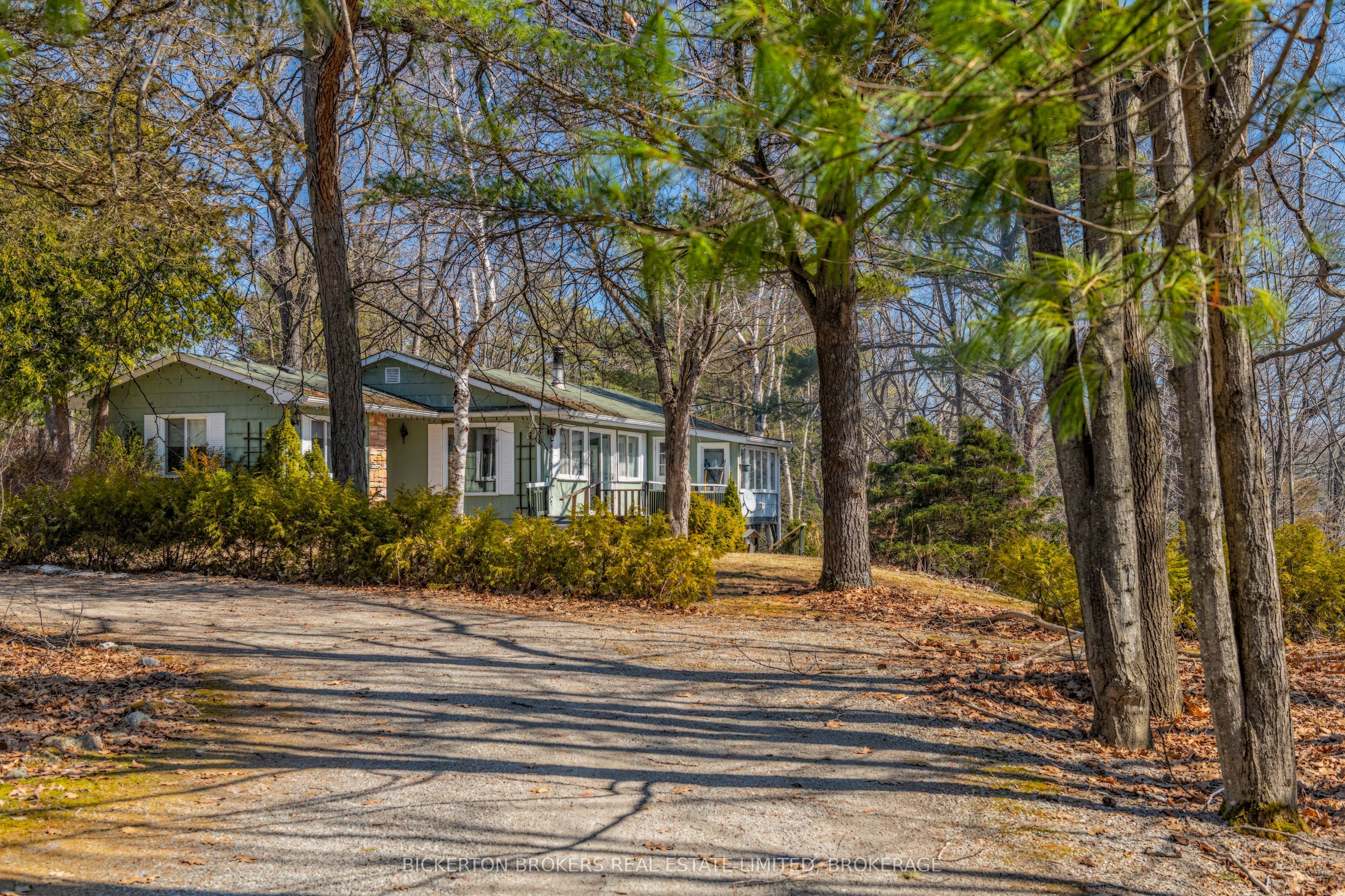 929 Riverside Road Property Photo
