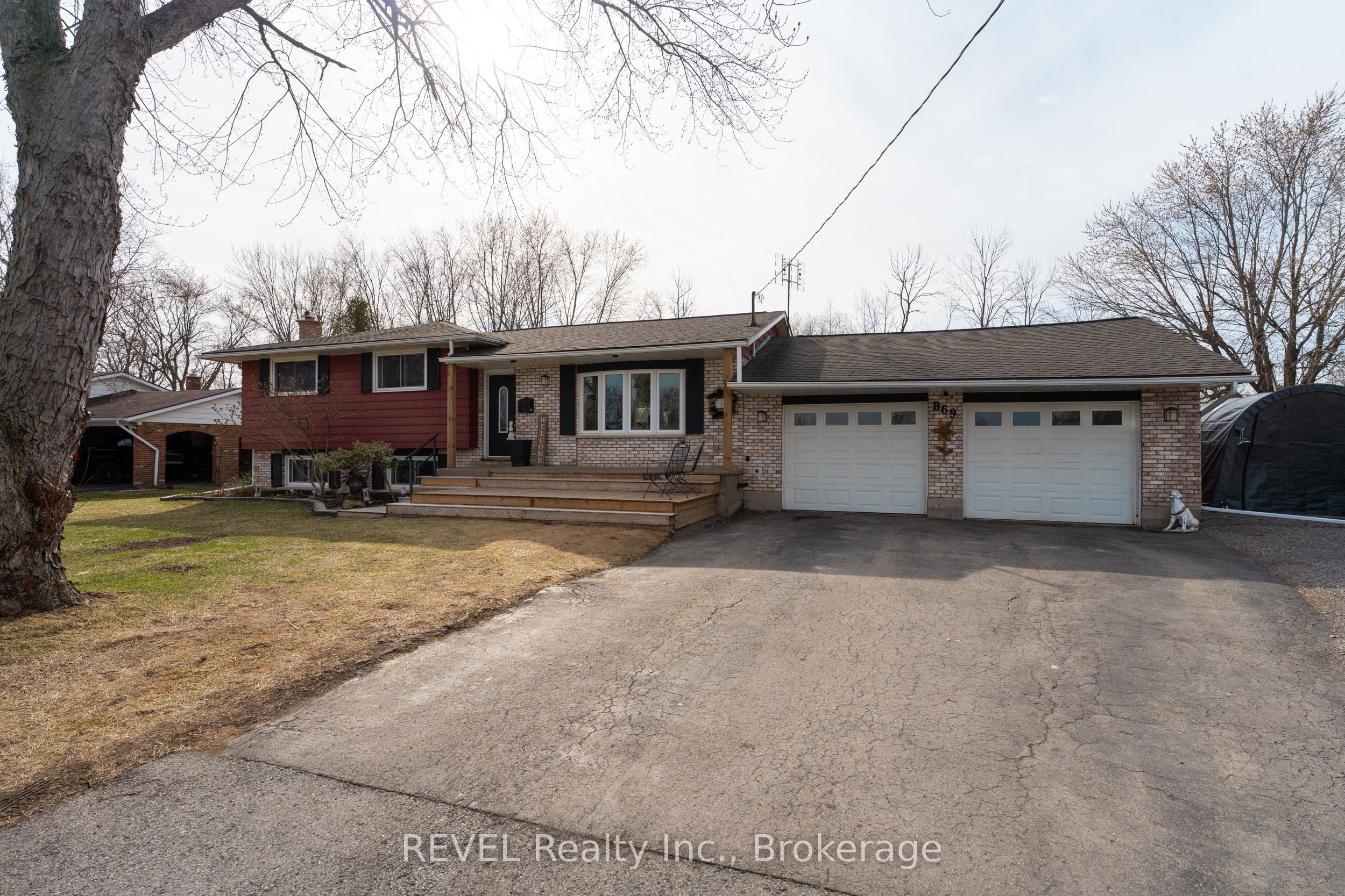 869 Daytona Drive Property Photo 1