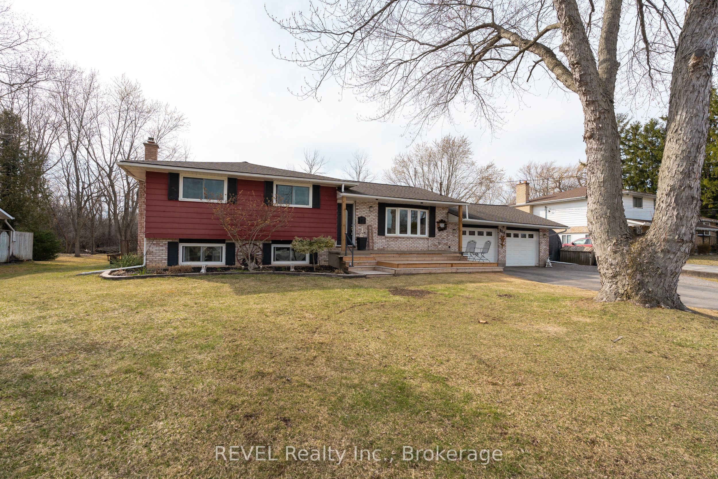 869 Daytona Drive Property Photo 4