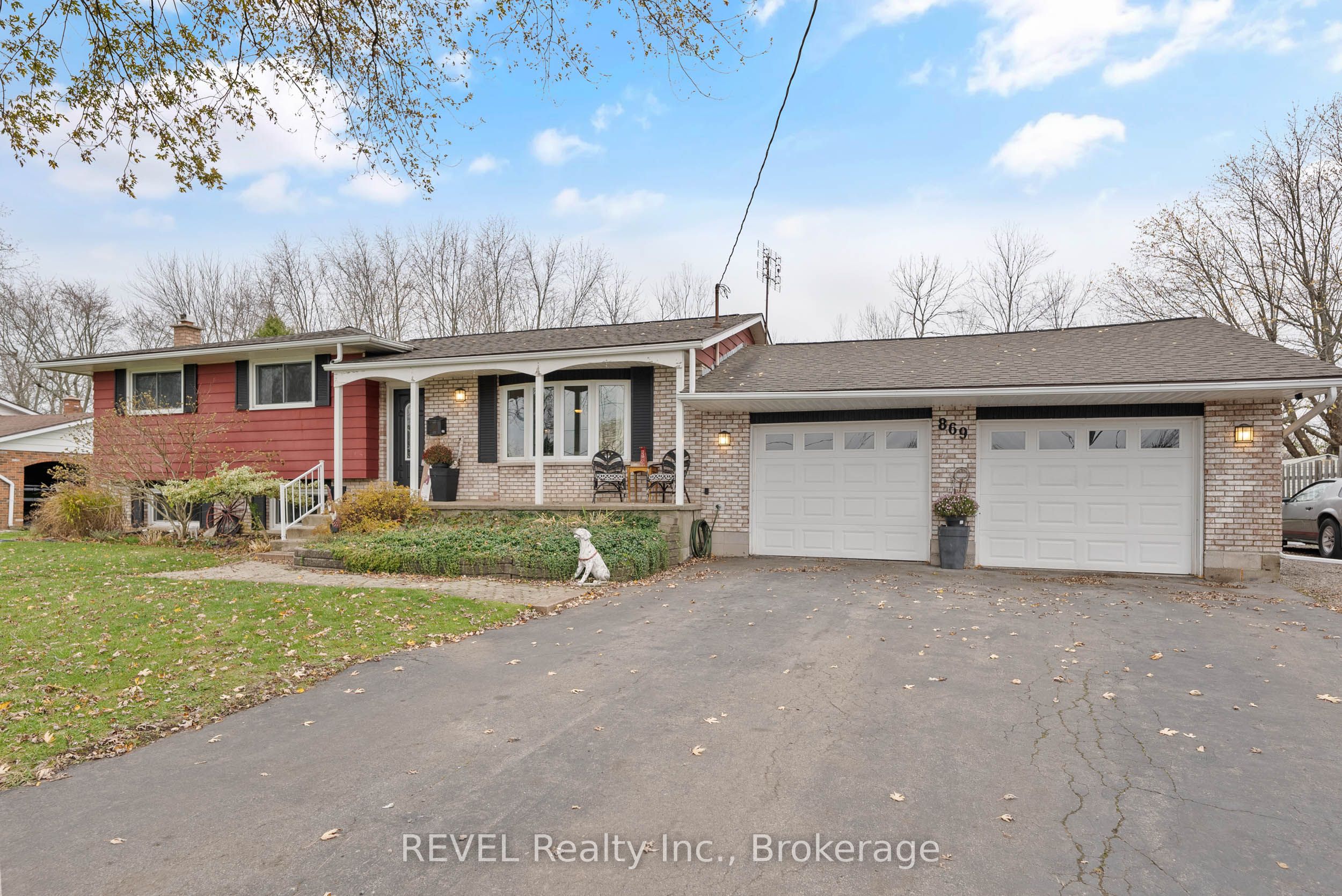 869 Daytona Drive Property Photo 6