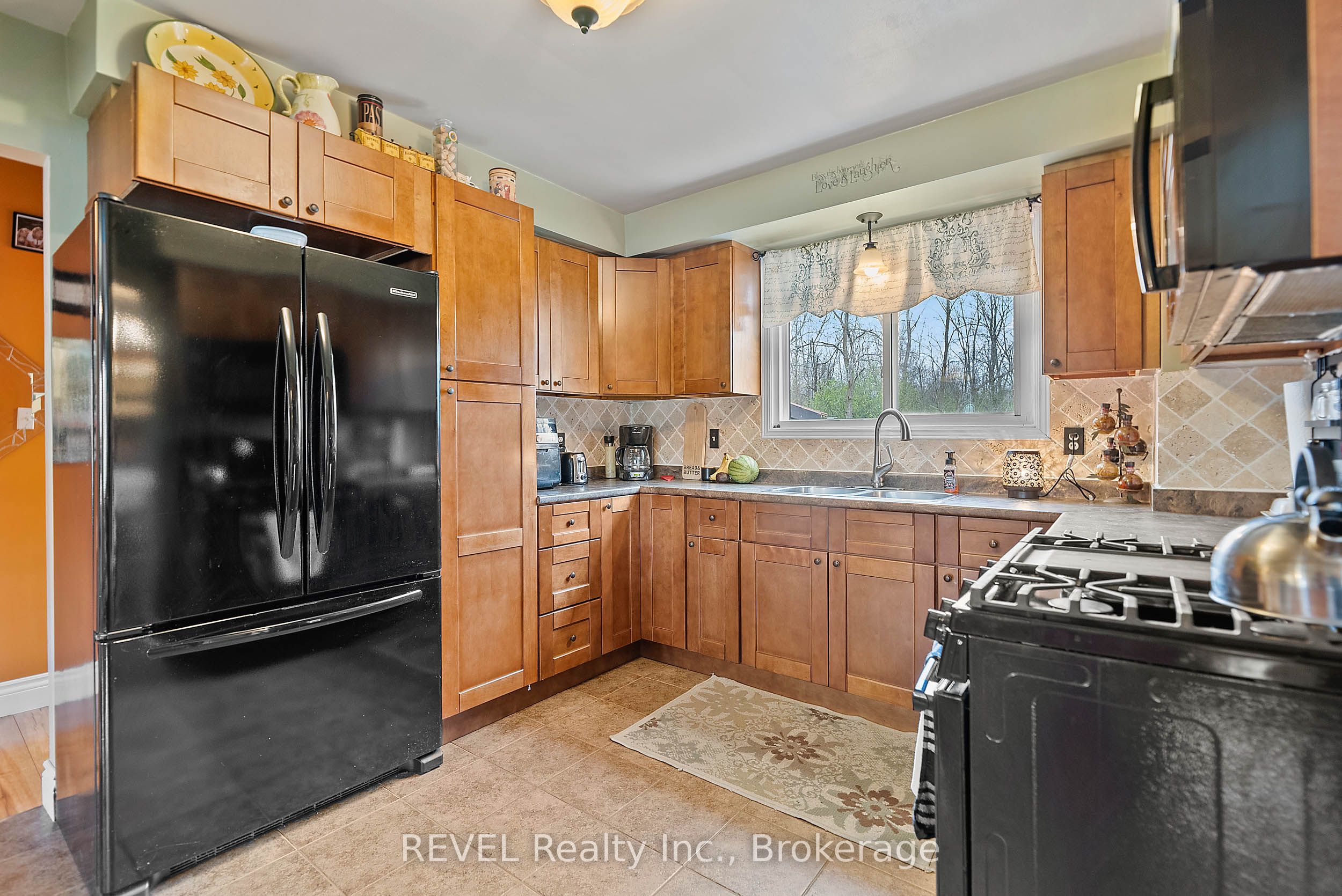 869 Daytona Drive Property Photo 11