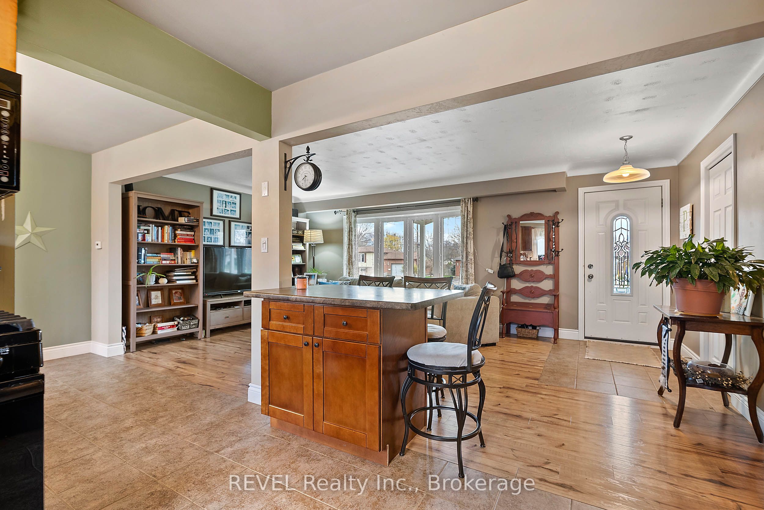 869 Daytona Drive Property Photo 12