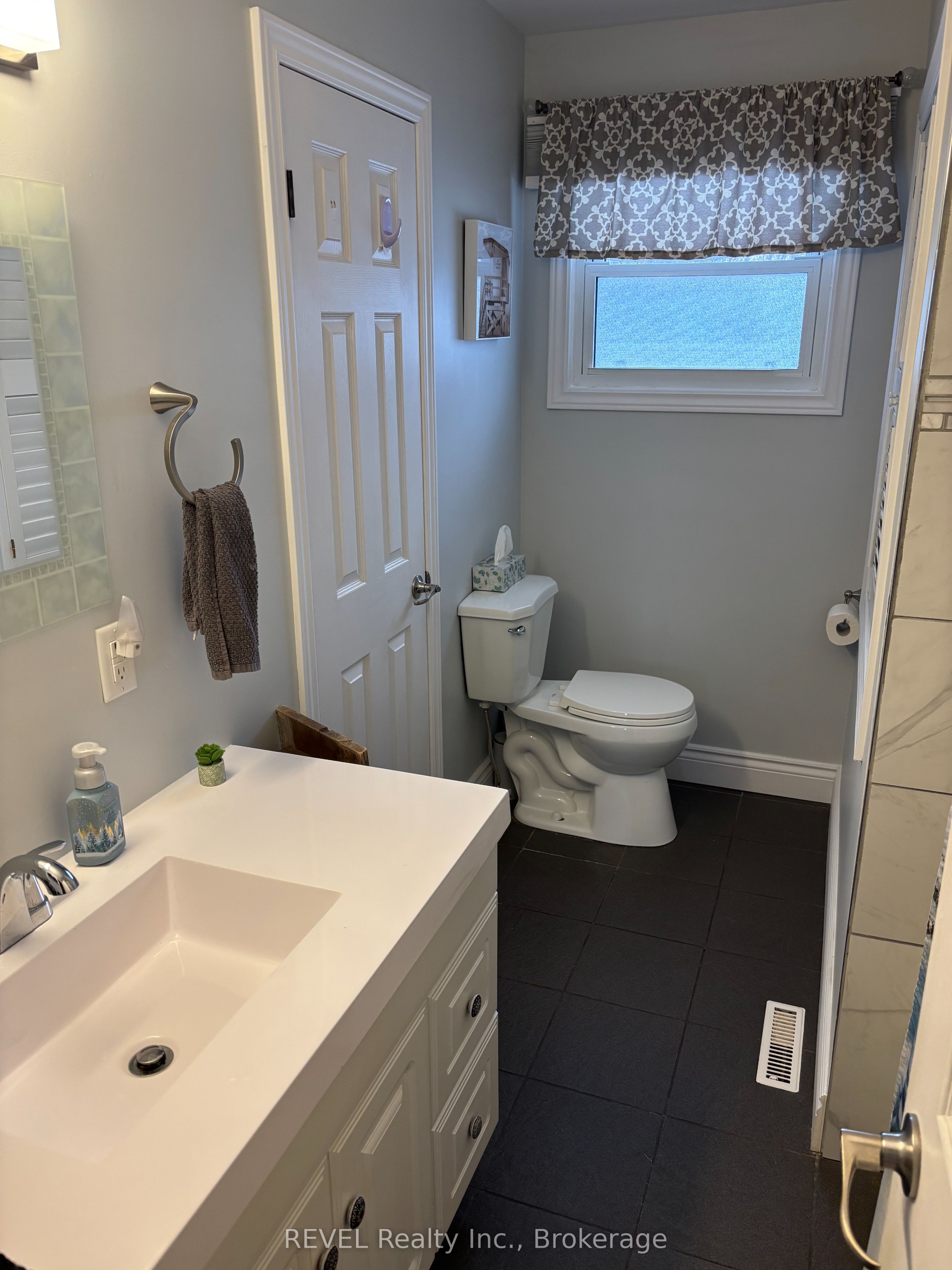 869 Daytona Drive Property Photo 22
