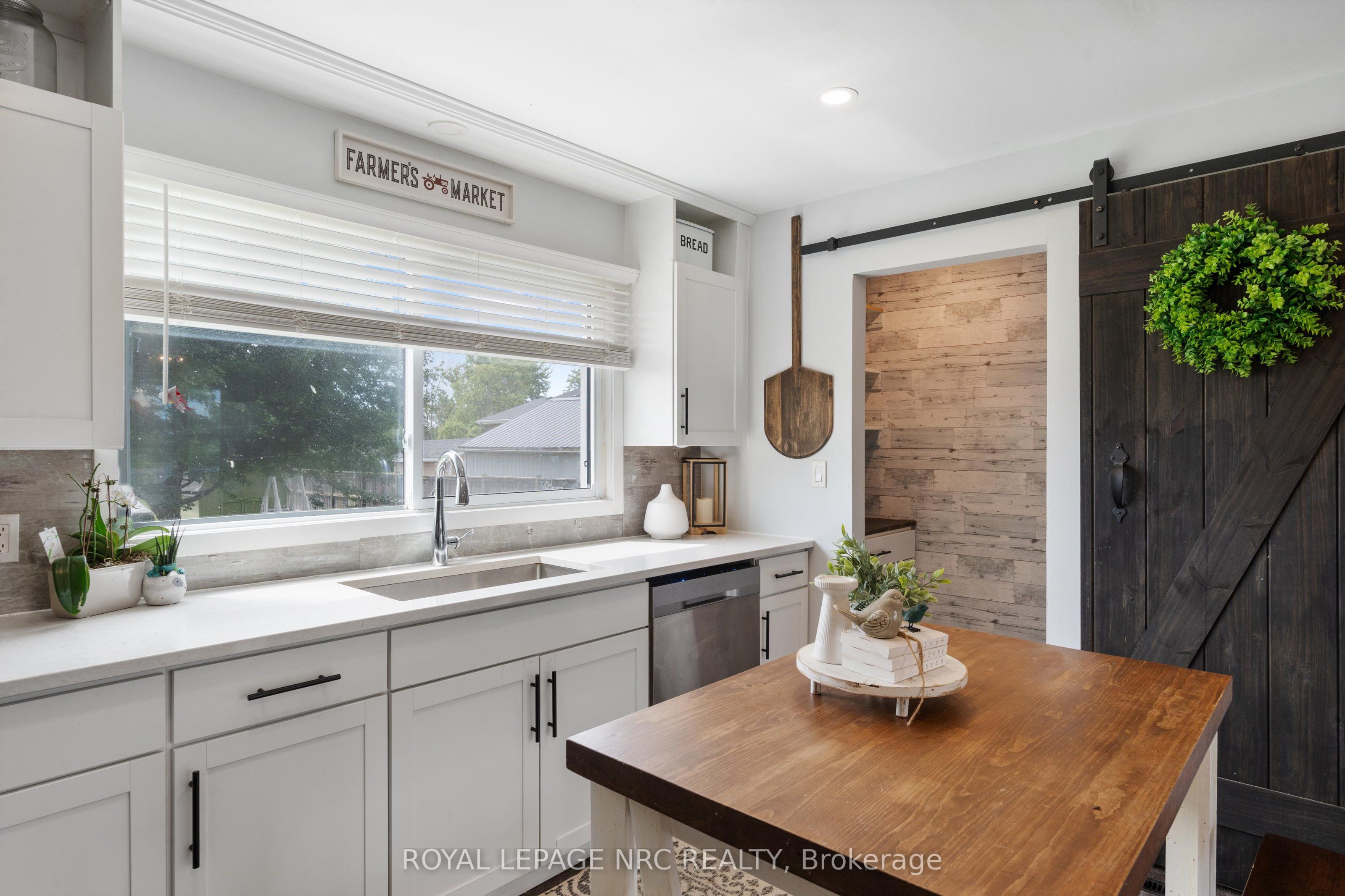 74092 Wellandport Road Property Photo 15