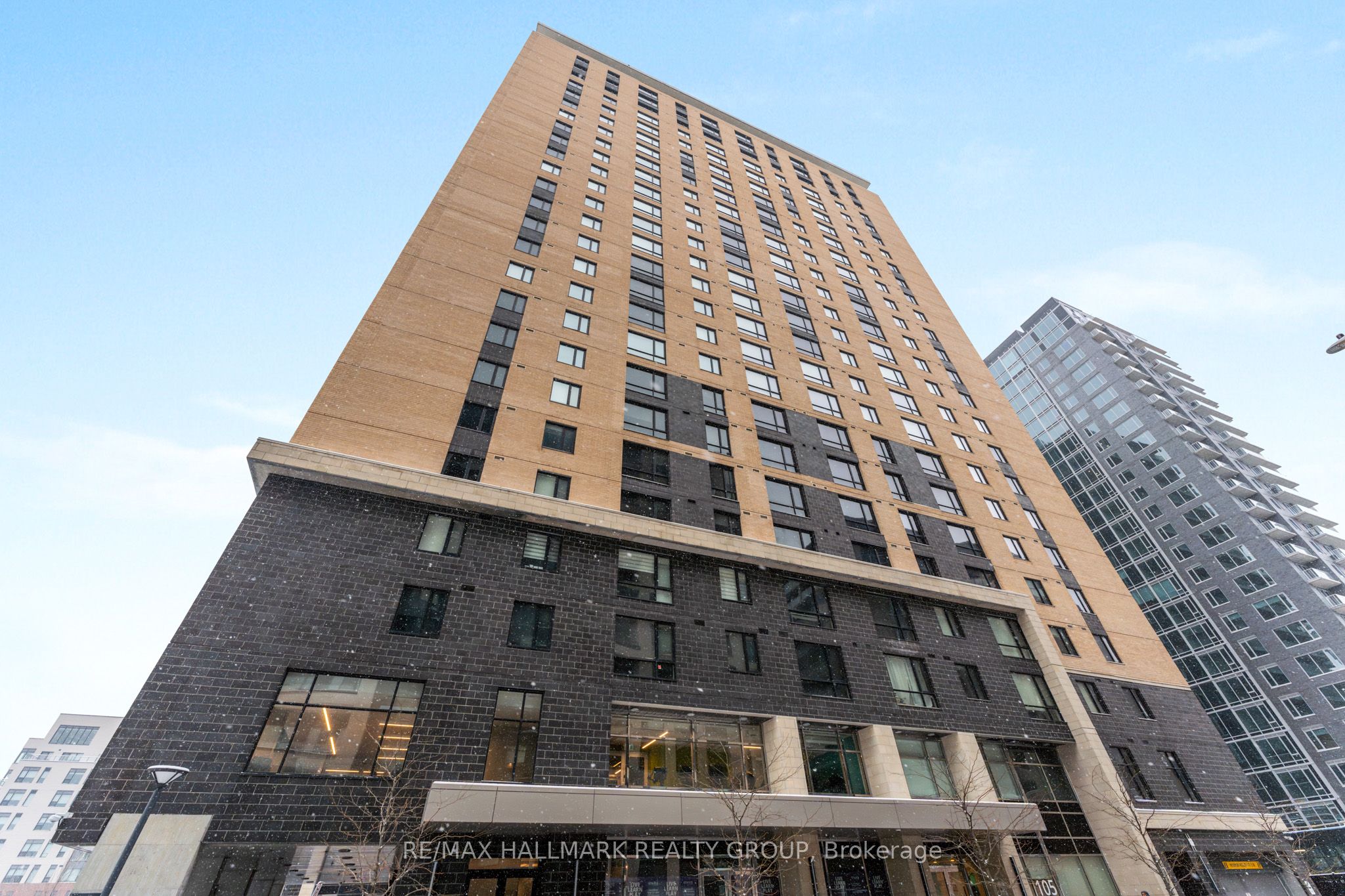 #1007 - 105 Champagne Avenue Property Photo