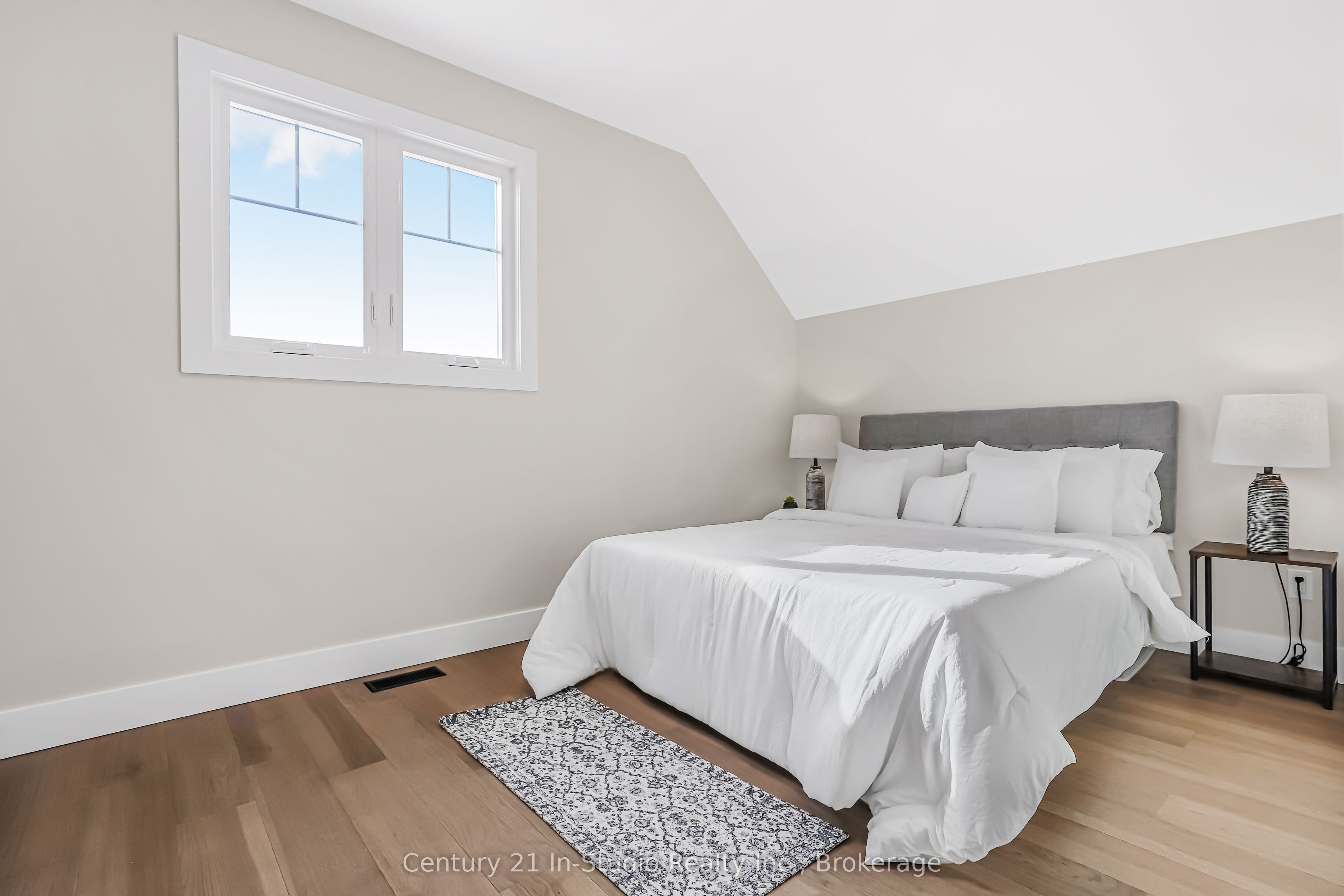 19 Grenville Street Property Photo 33