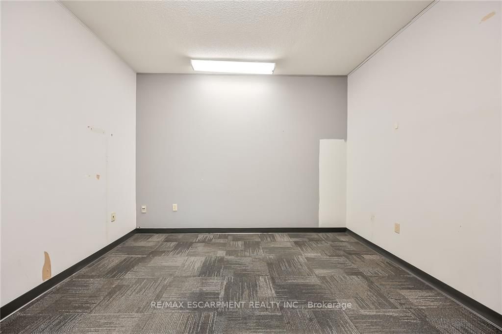54 Centennial Parkway Property Photo 12