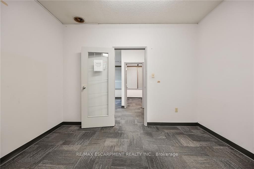 54 Centennial Parkway Property Photo 13