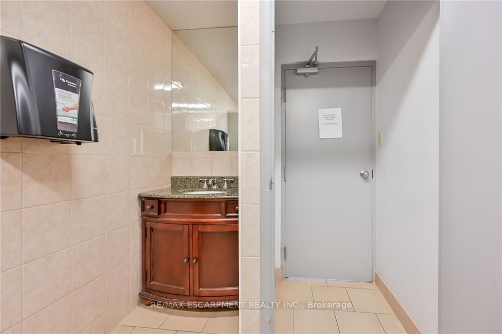 54 Centennial Parkway Property Photo 20