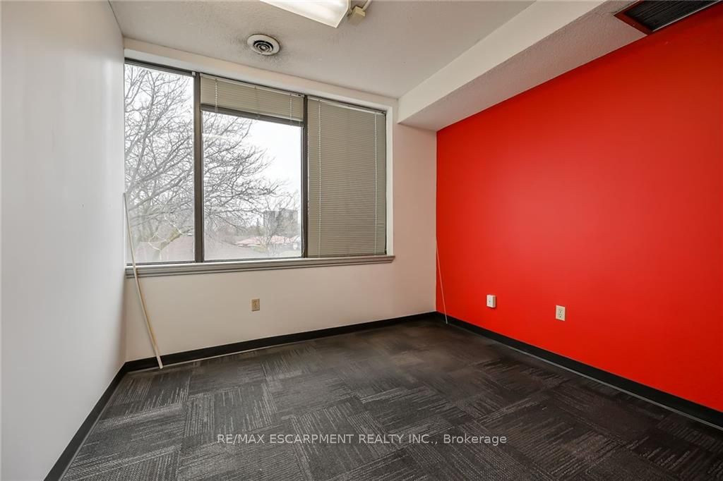 54 Centennial Parkway Property Photo 28