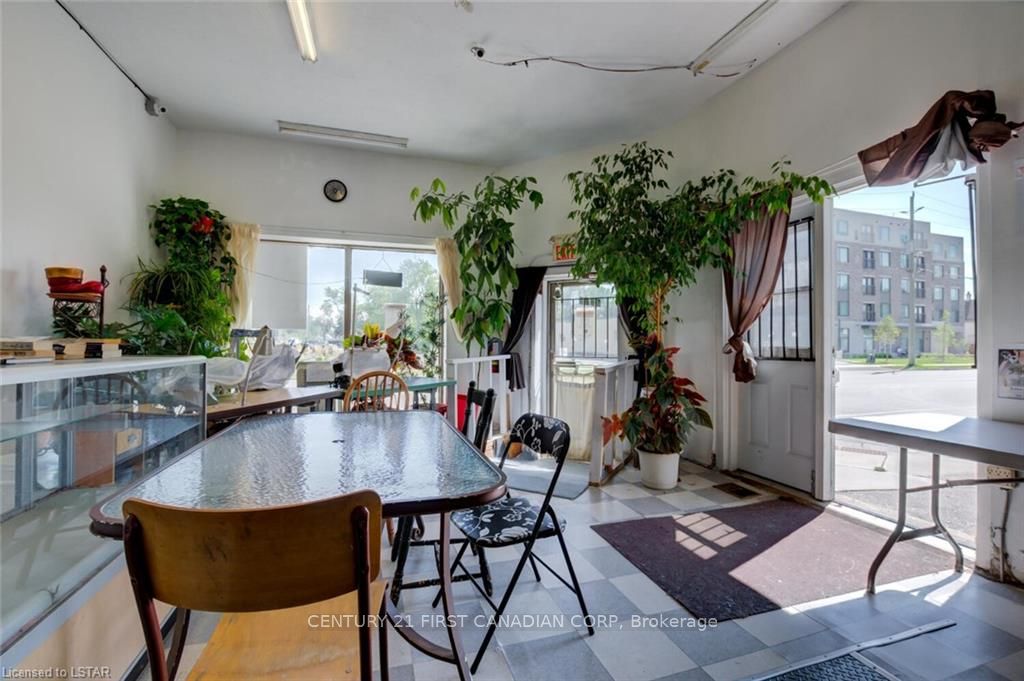 1066 Dundas Street Property Photo 8