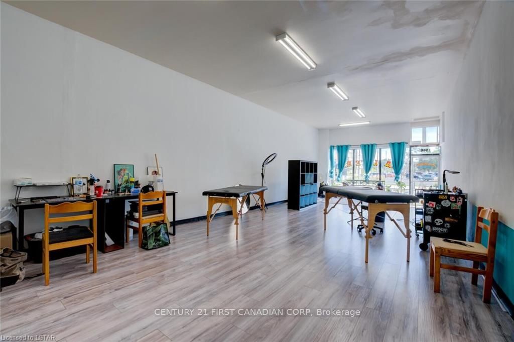 1066 Dundas Street Property Photo 21