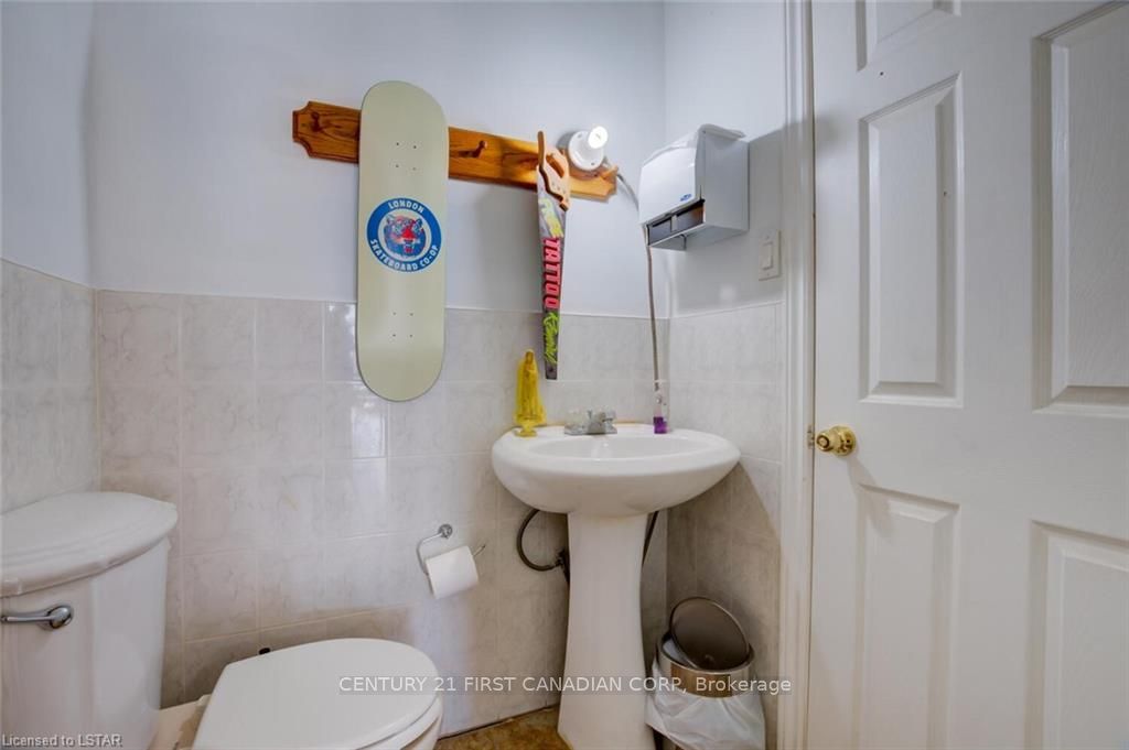 1066 Dundas Street Property Photo 24