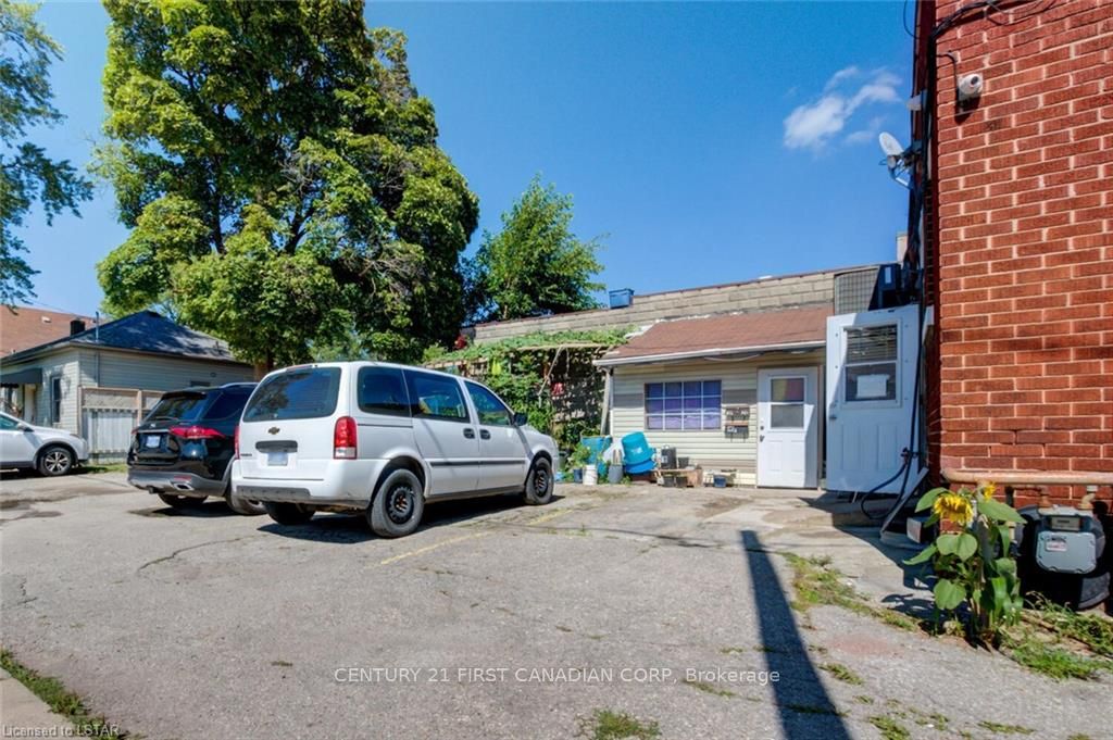 1066 Dundas Street Property Photo 25