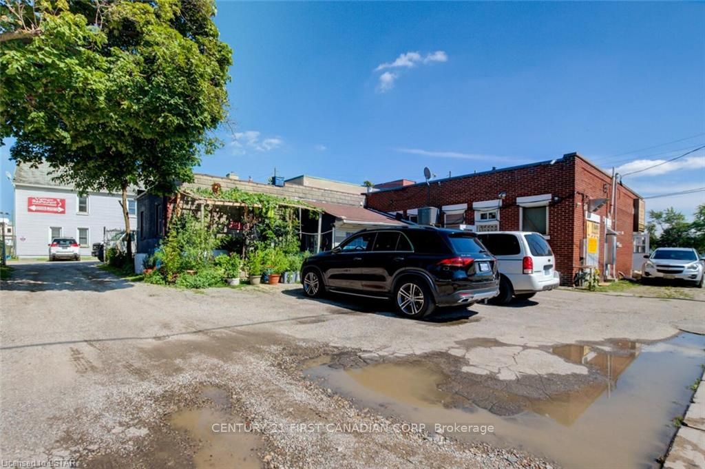 1066 Dundas Street Property Photo 26